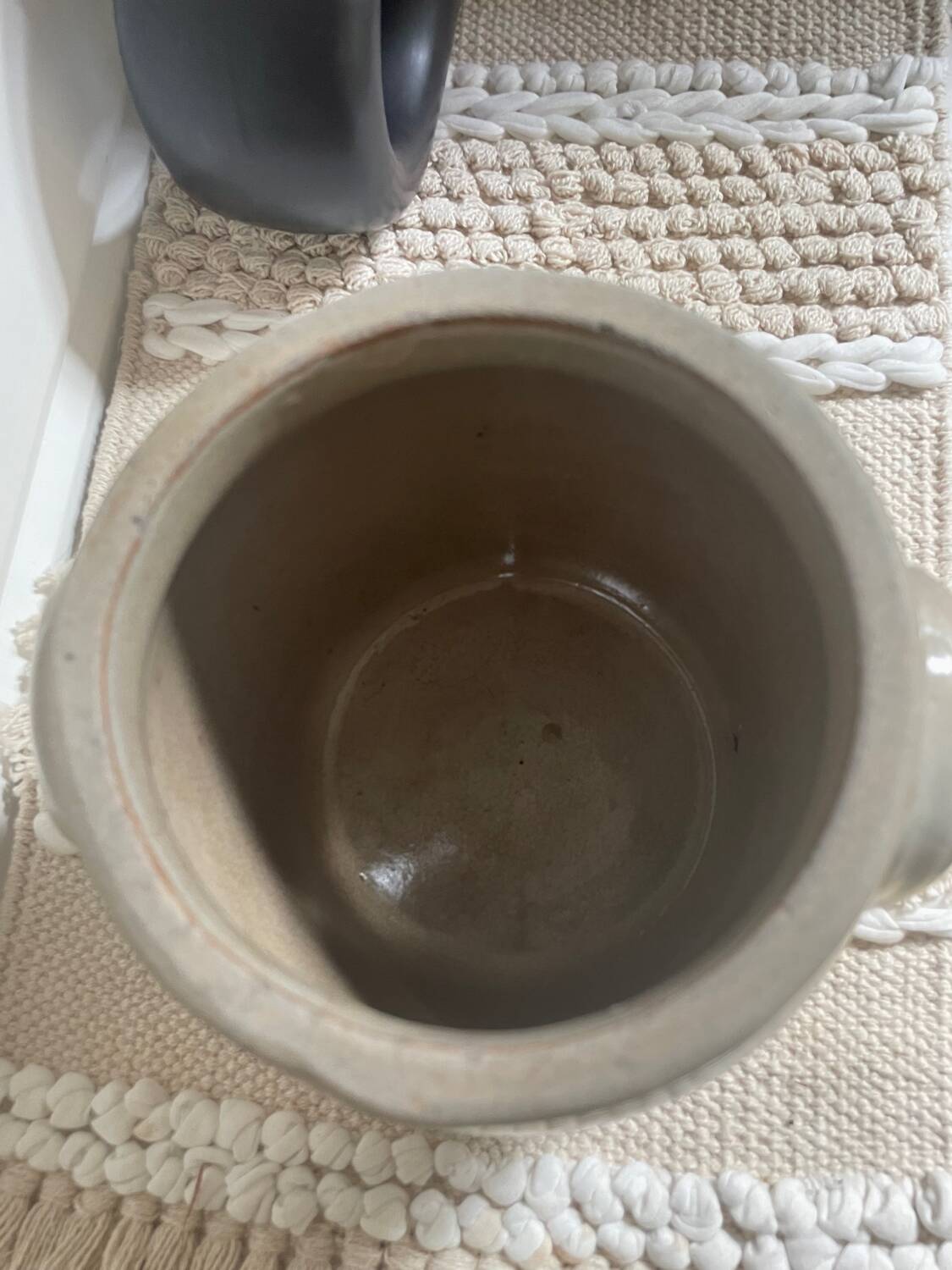 Glazed stoneware pot