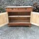 Buffet vintage parisien en bois de peuplier à 2 portes et 2 tiroirs.