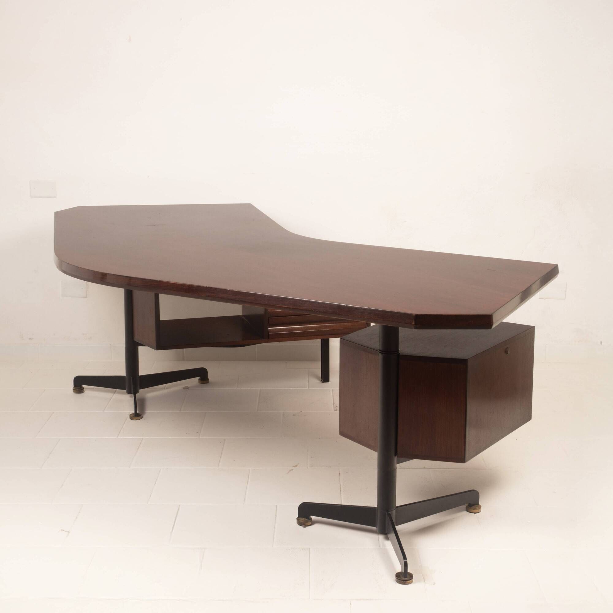 T96 Rosewood Boomerang Desk by Osvaldo Borsani for Tecno, First Edition, 1950
