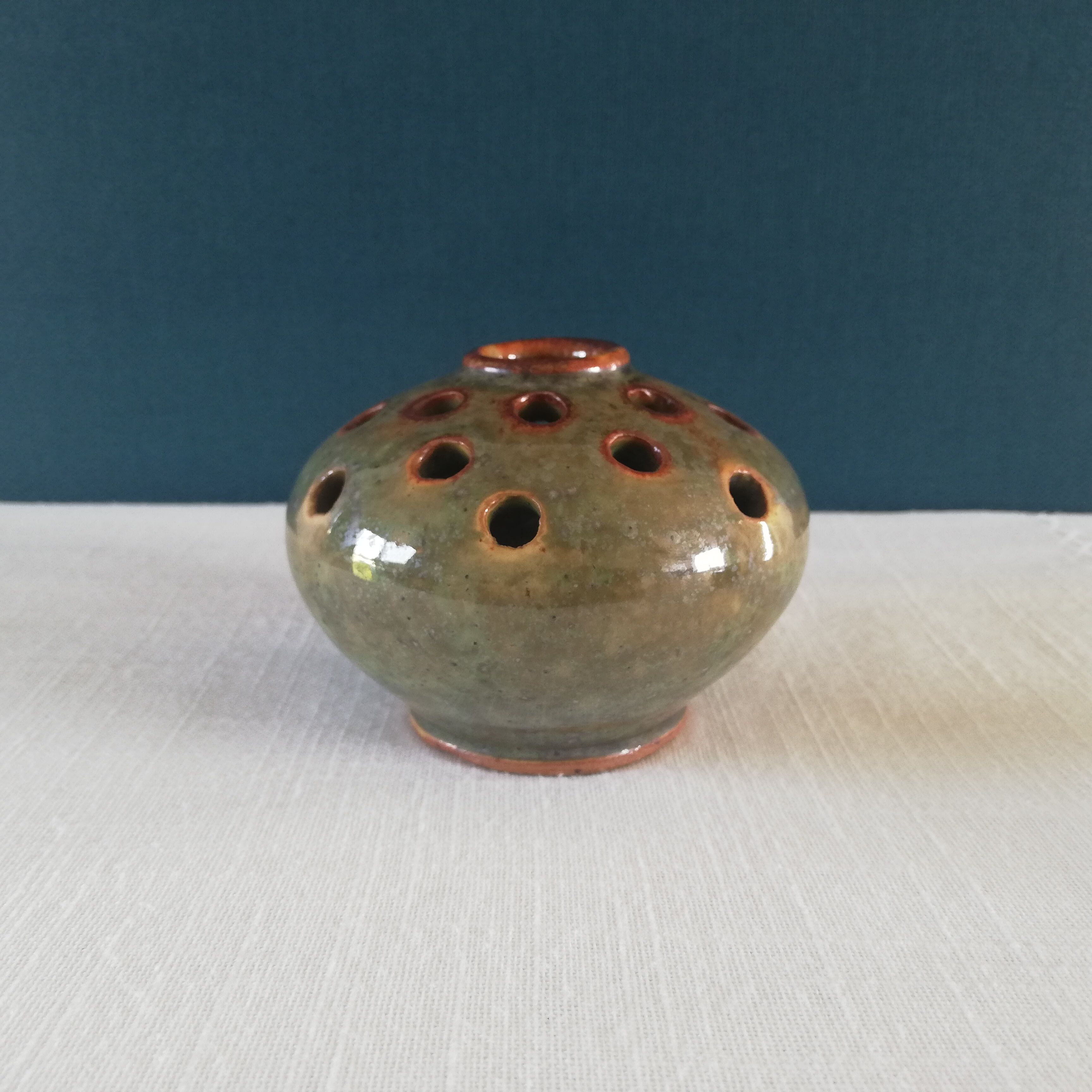 Vase stings flowers