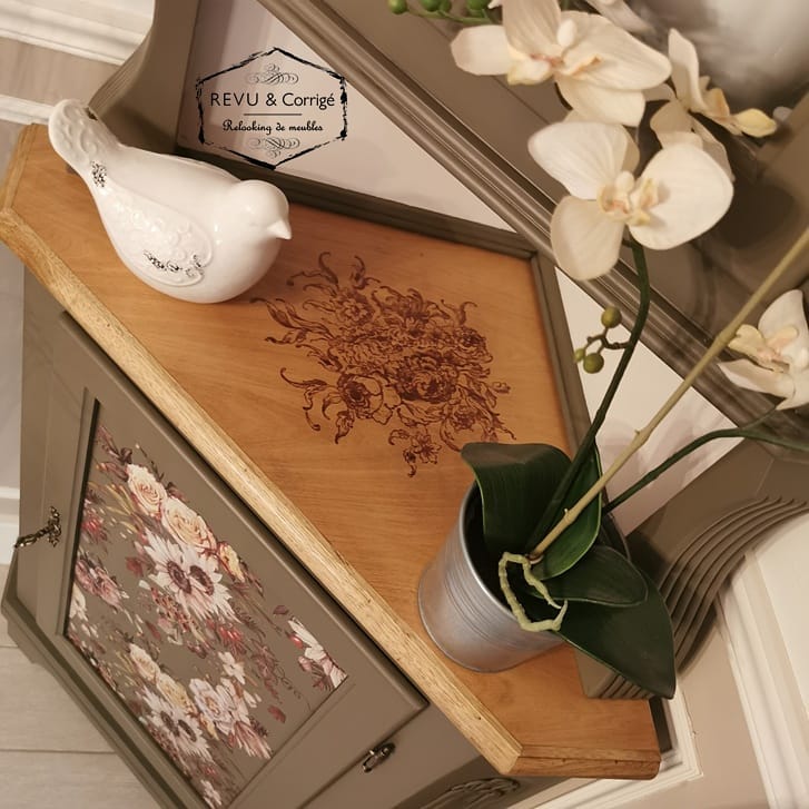 Corner cabinet