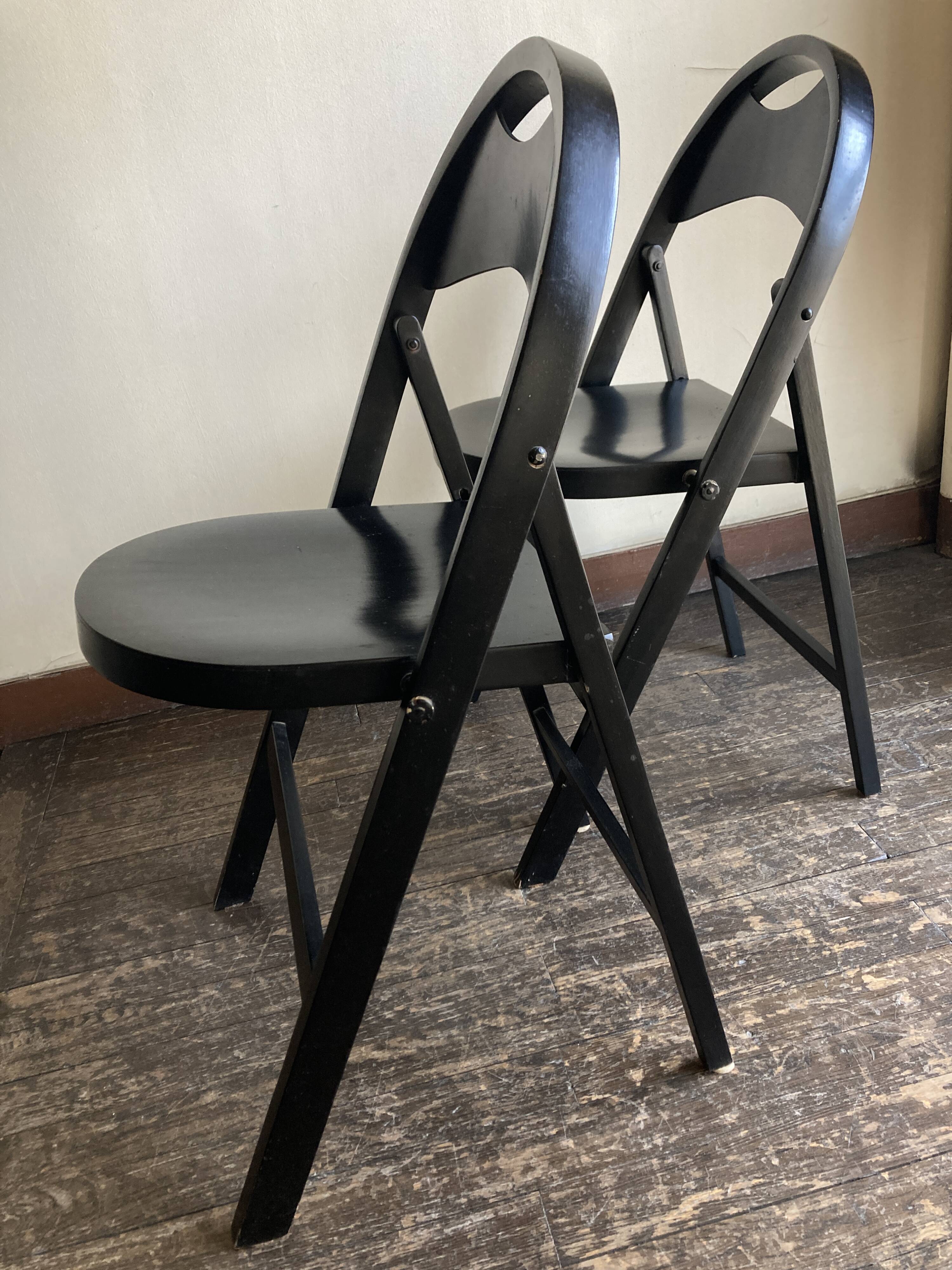 Pair of Thonet 751 Bahaus folding chairs in bentwood
