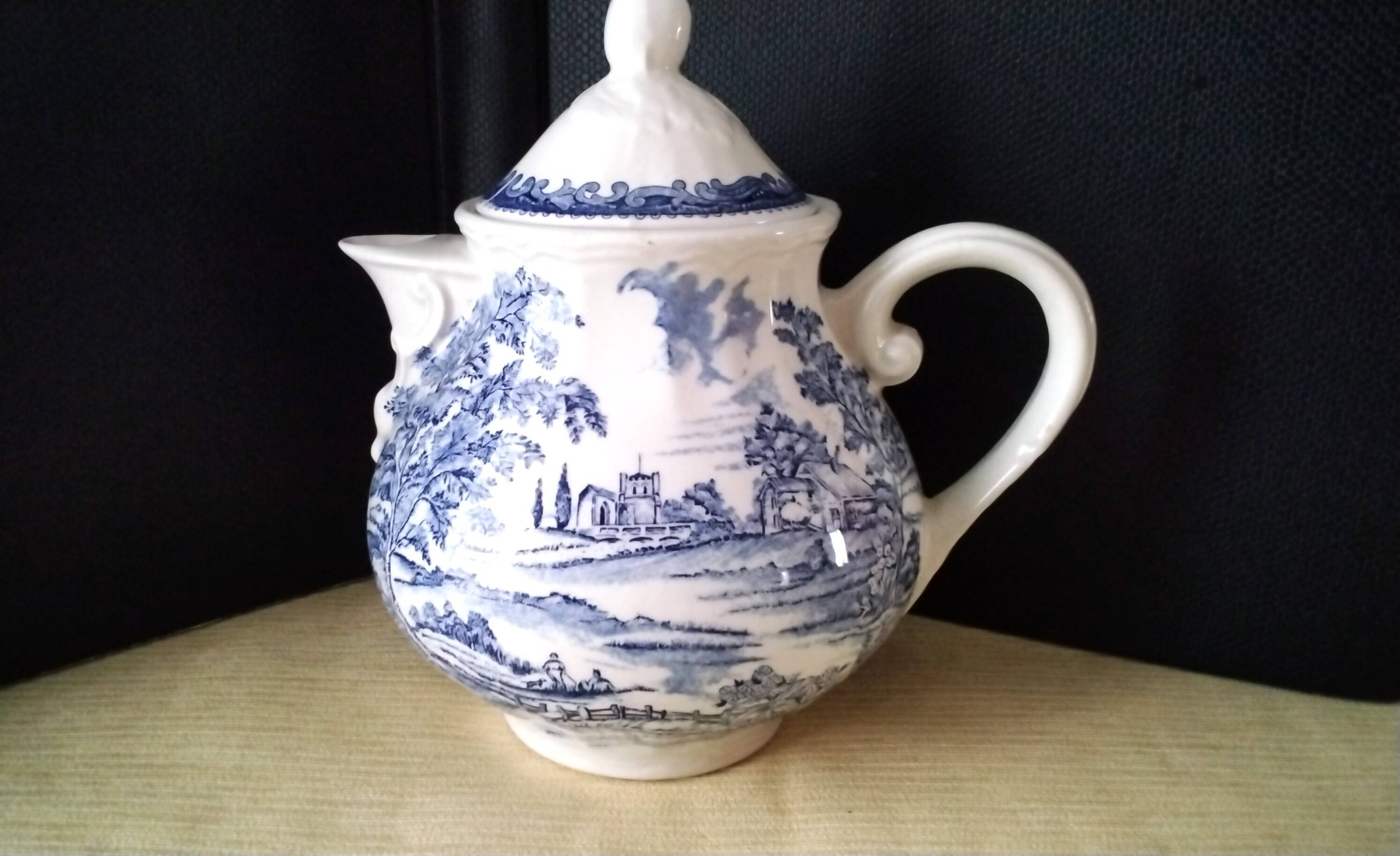 Lunéville earthenware teapot Model "English Style"