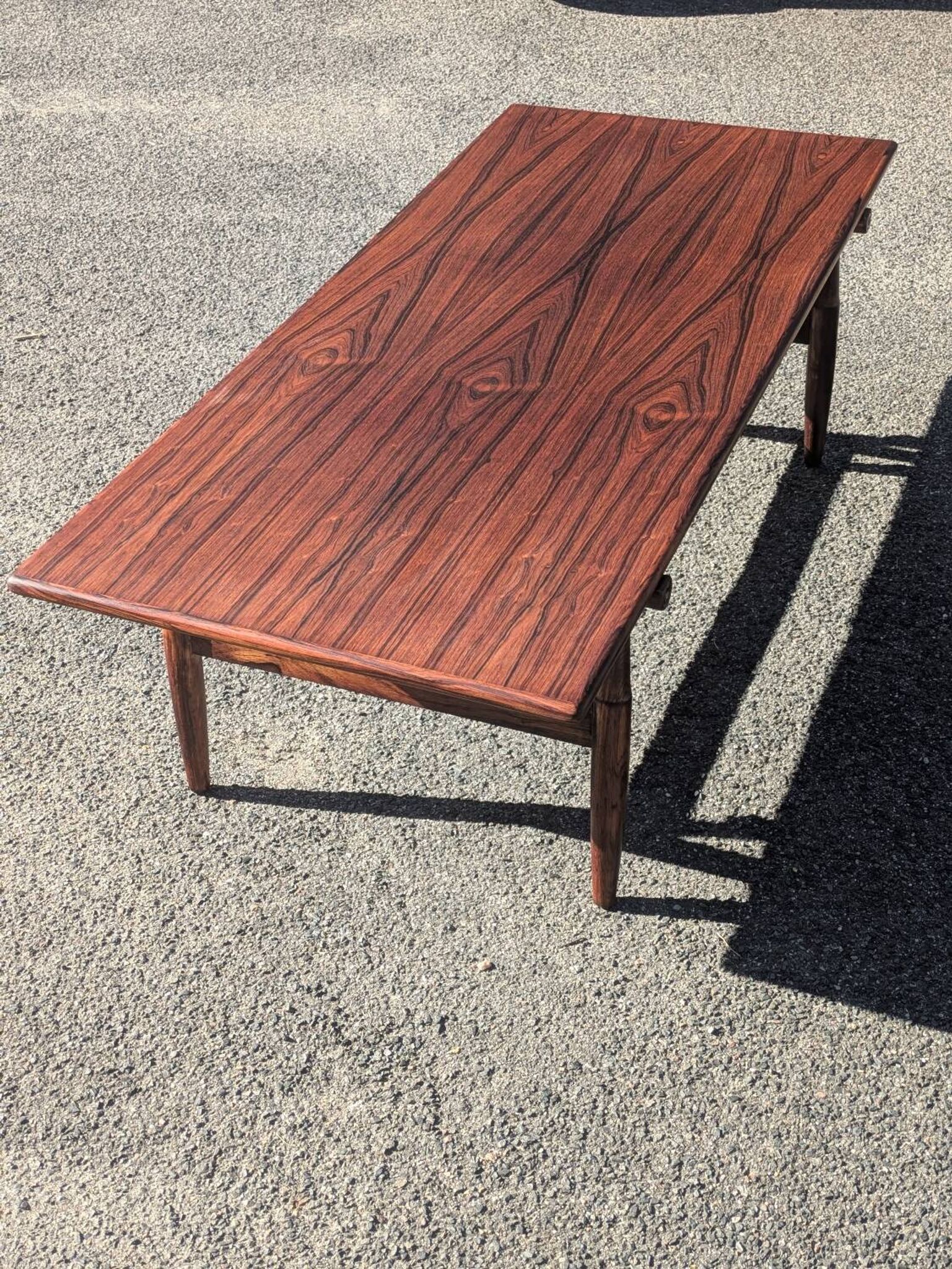 Table basse vintage en palissandre – style scandinave années 60