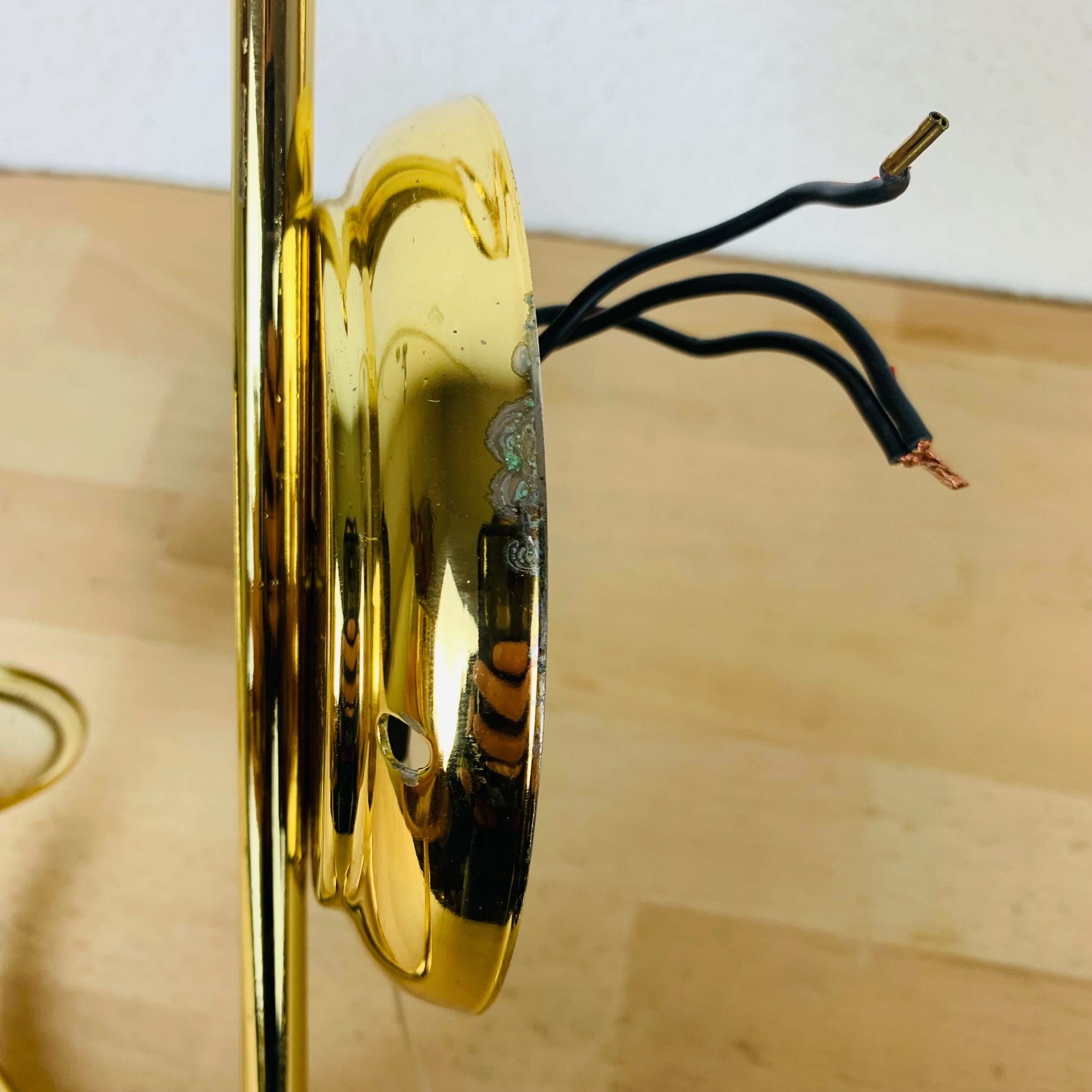 Pair of brass wall lamps Hollywood Regency Je Fassung