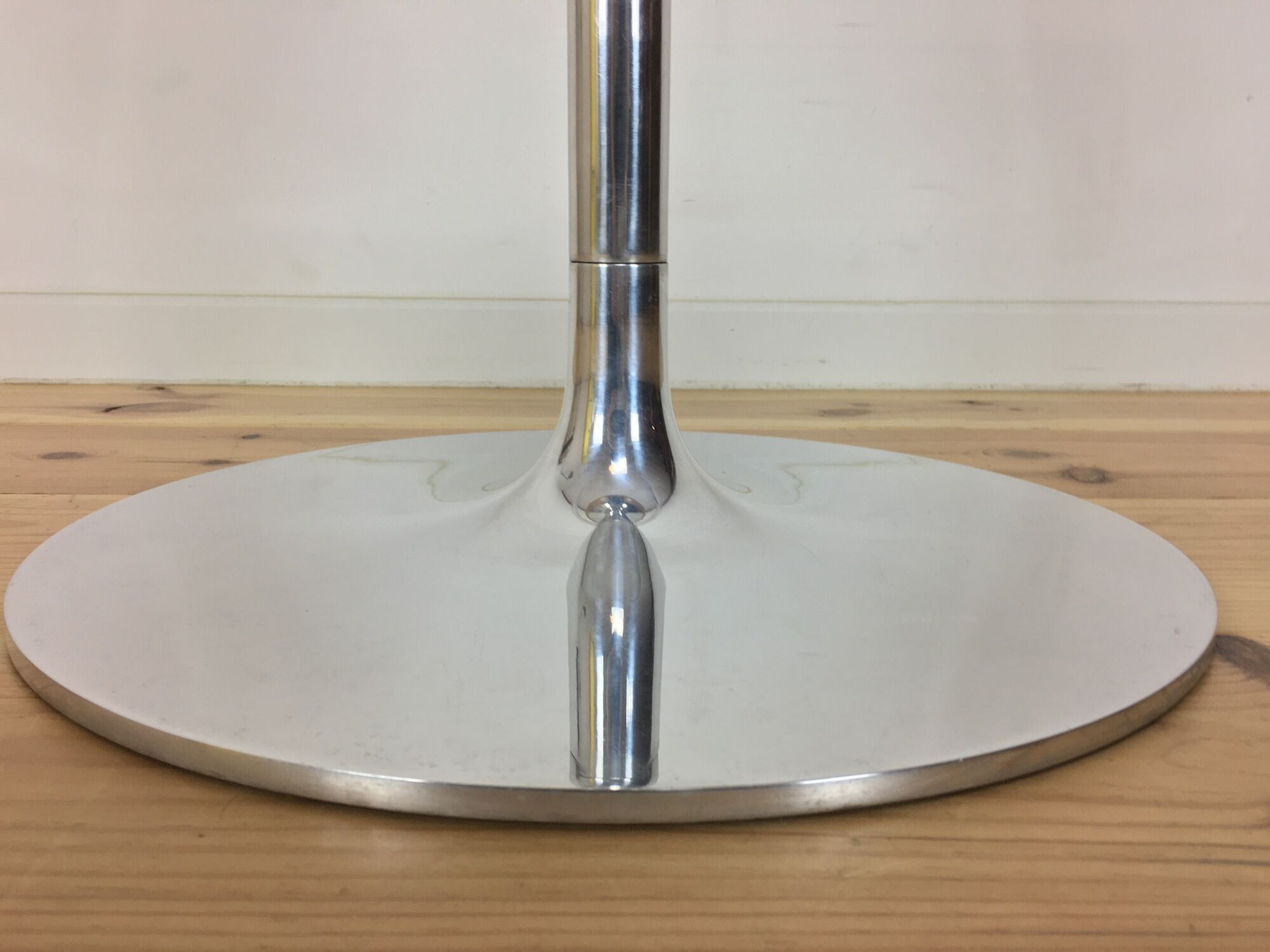 Eros foot armchair tulip Plexiglas and aluminum, by Philippe Starck