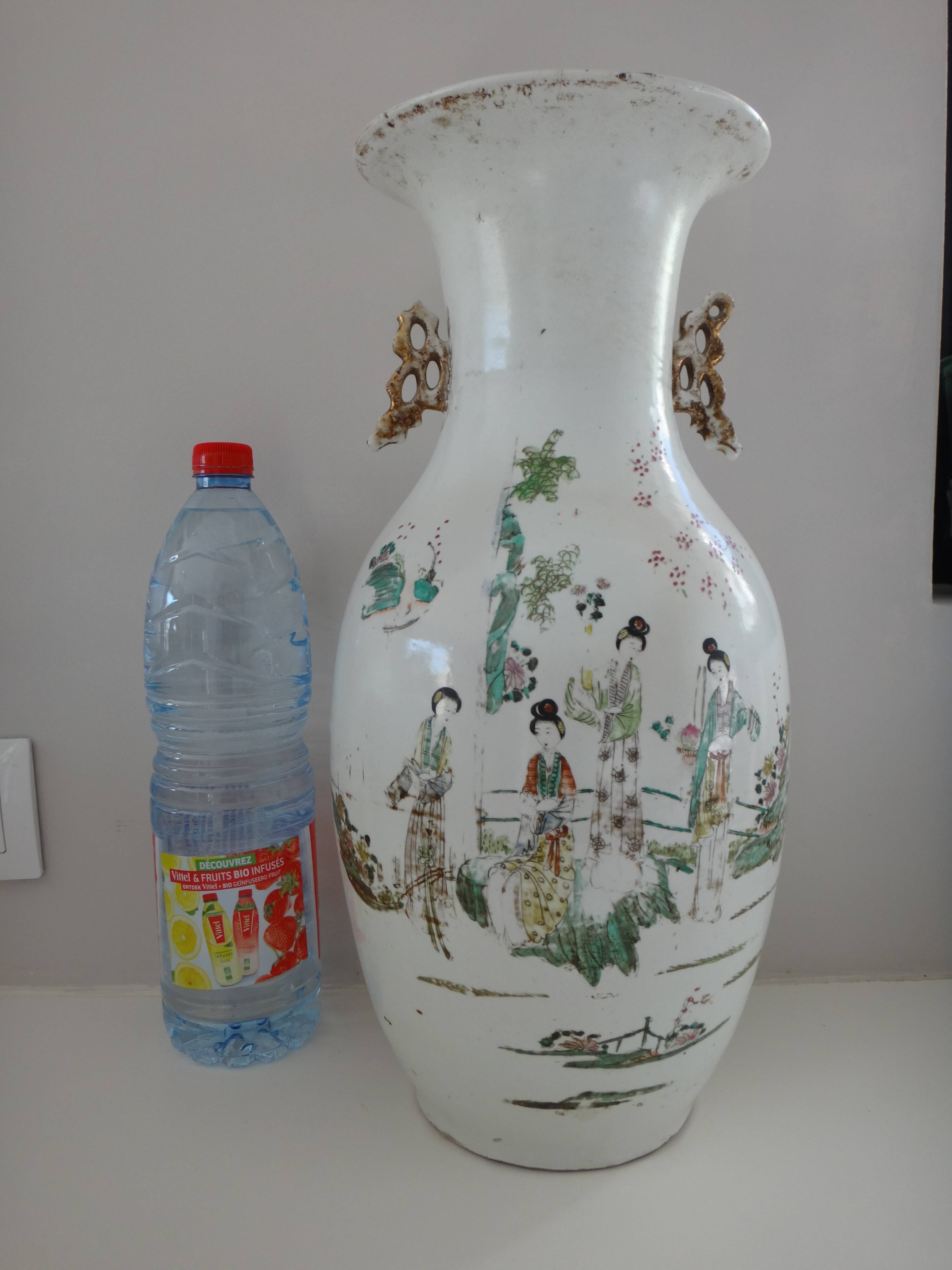 Large ceramic vase Chinese women palace stage, China early 20th 46cm
