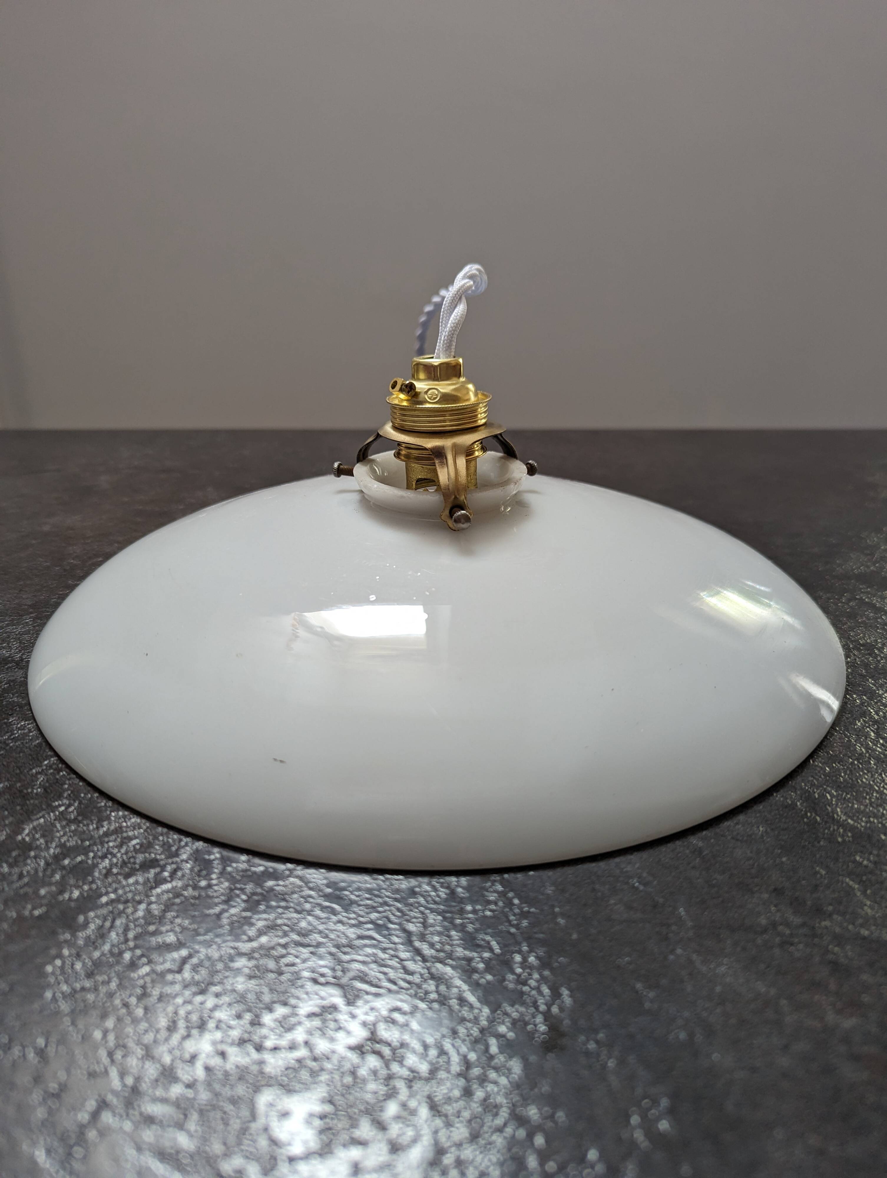 Old hanging lampshade lamp in white opaline Art Deco 1930