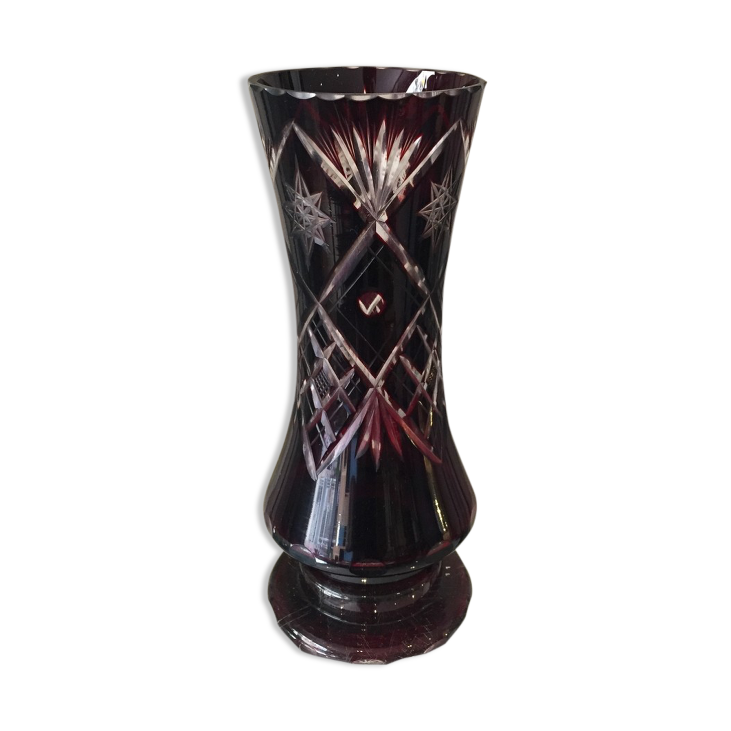 Vase taillé boheme de couleur bordeaux