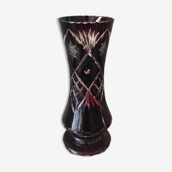 Vase taillé boheme de couleur bordeaux