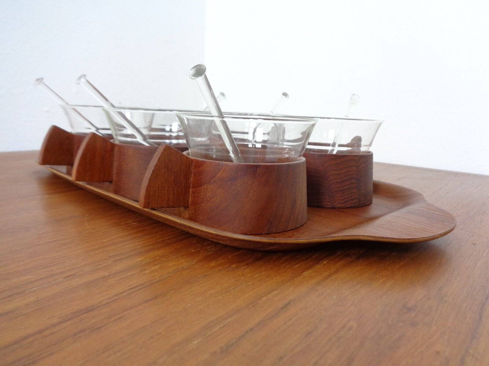 Swedish teak tray with tea cups by Jie Gantofta, 1960s, set of 7.