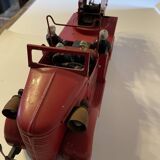 Vebe fire truck in sheet metal with 4 firefighters from 1950, good condition