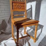 Chaise en noyer sculpté milieu du XIXe siècle