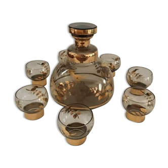 Art Deco liquor service.