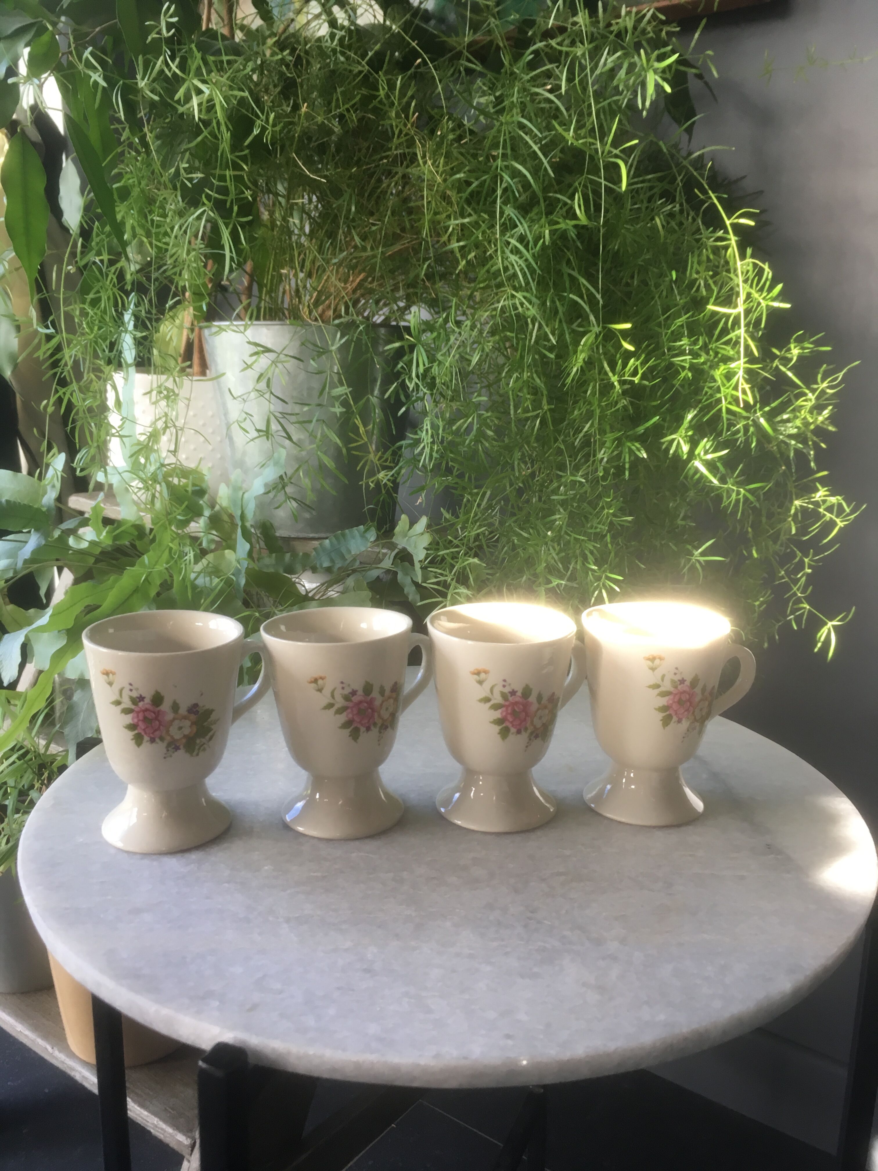 4 flowery coffee cups