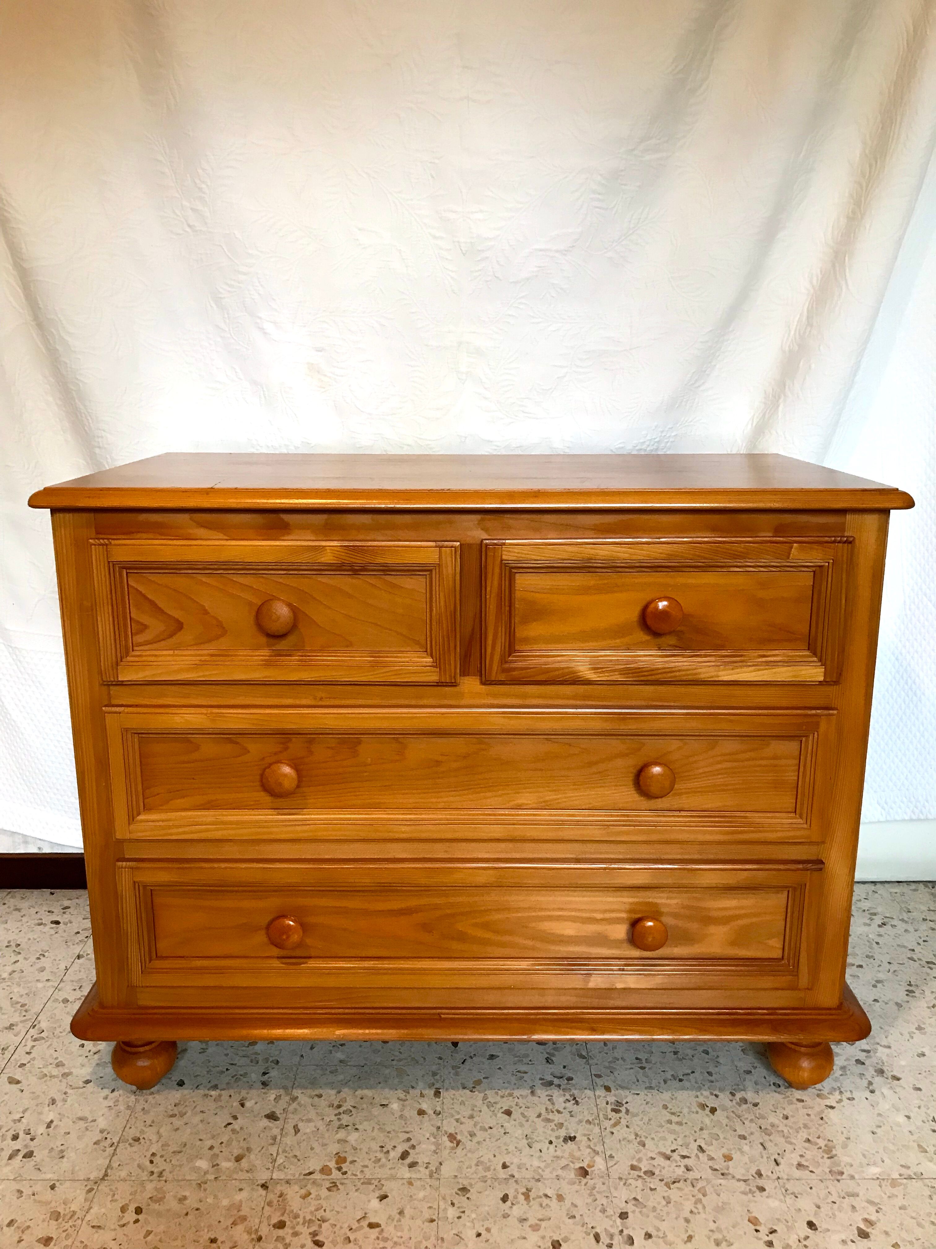 Vintage wooden chest of drawers 3 drawers round buttons country style