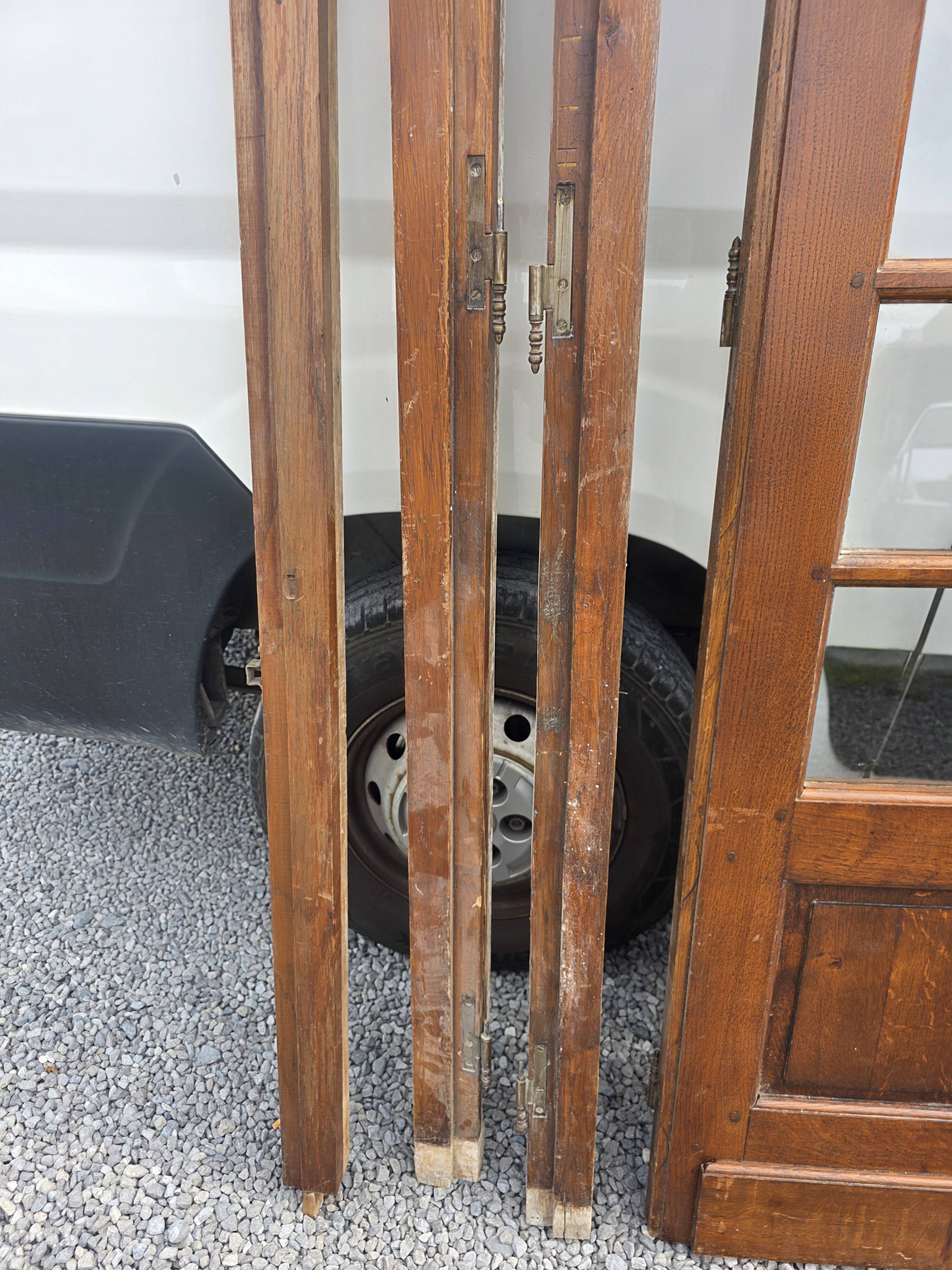 Paire de portes de séparation en chêne petits carreaux XXe