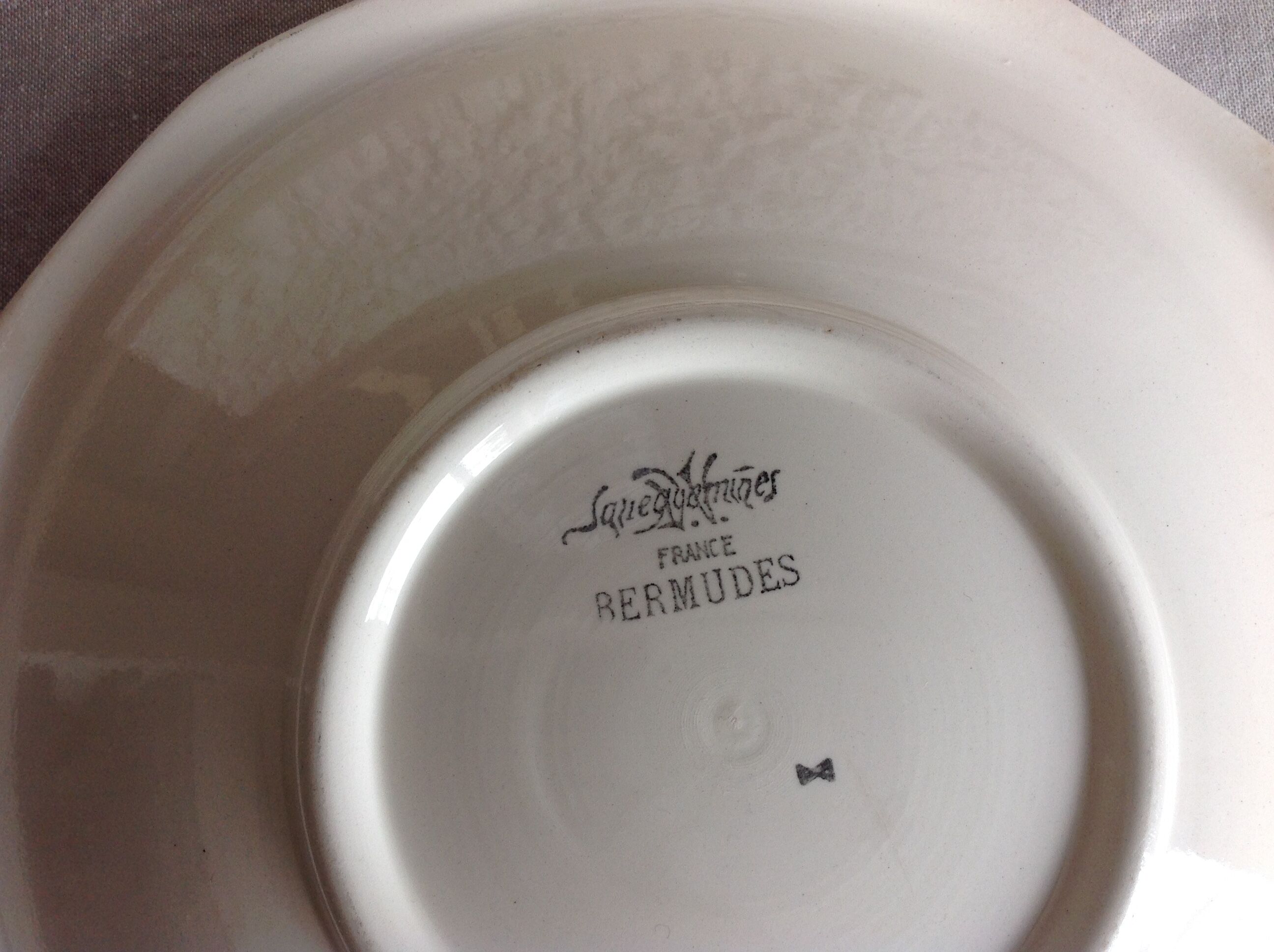 Two round dishes Sarreguemines decor Bermuda/vintage years 50-60