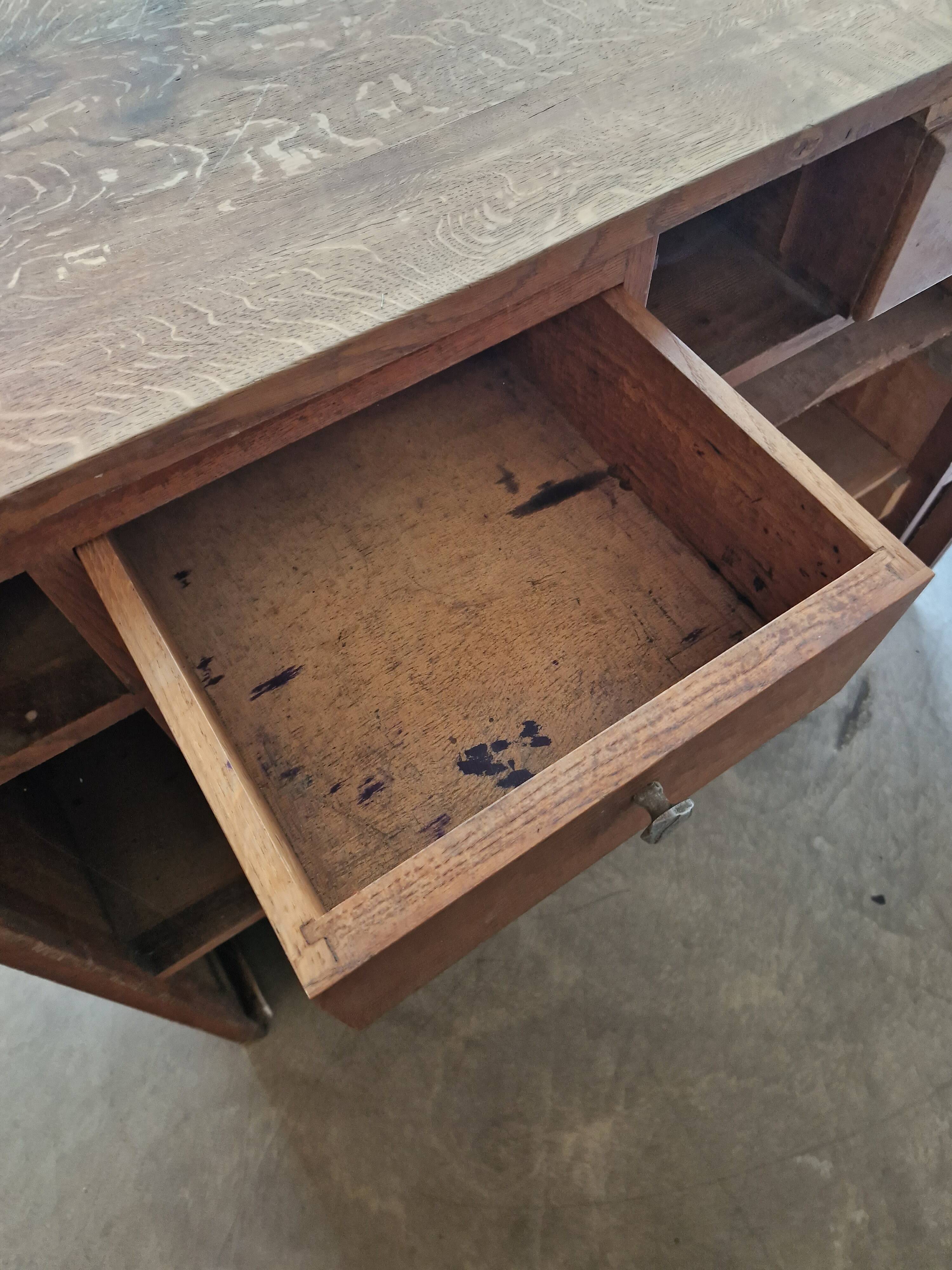 Art Deco trading counter