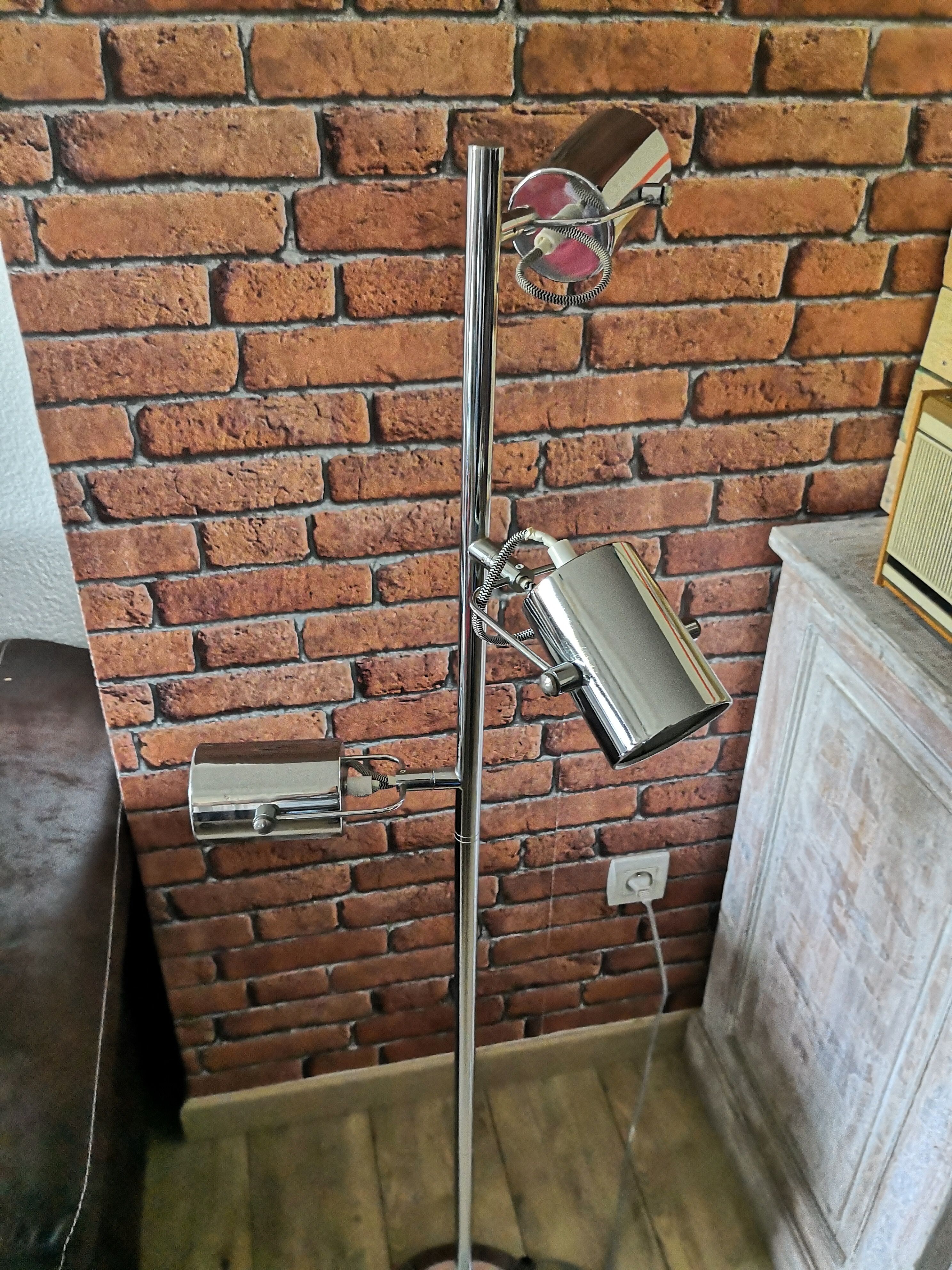 Vintage-style chrome lamppost