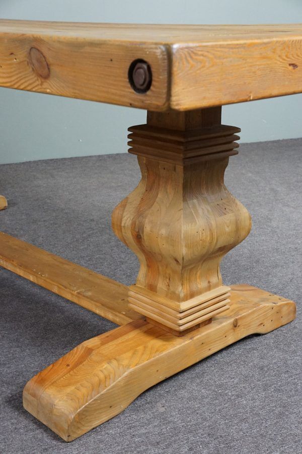 Robust speaking monastery table
