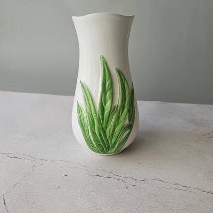 Vase in slipware with Arum flowers