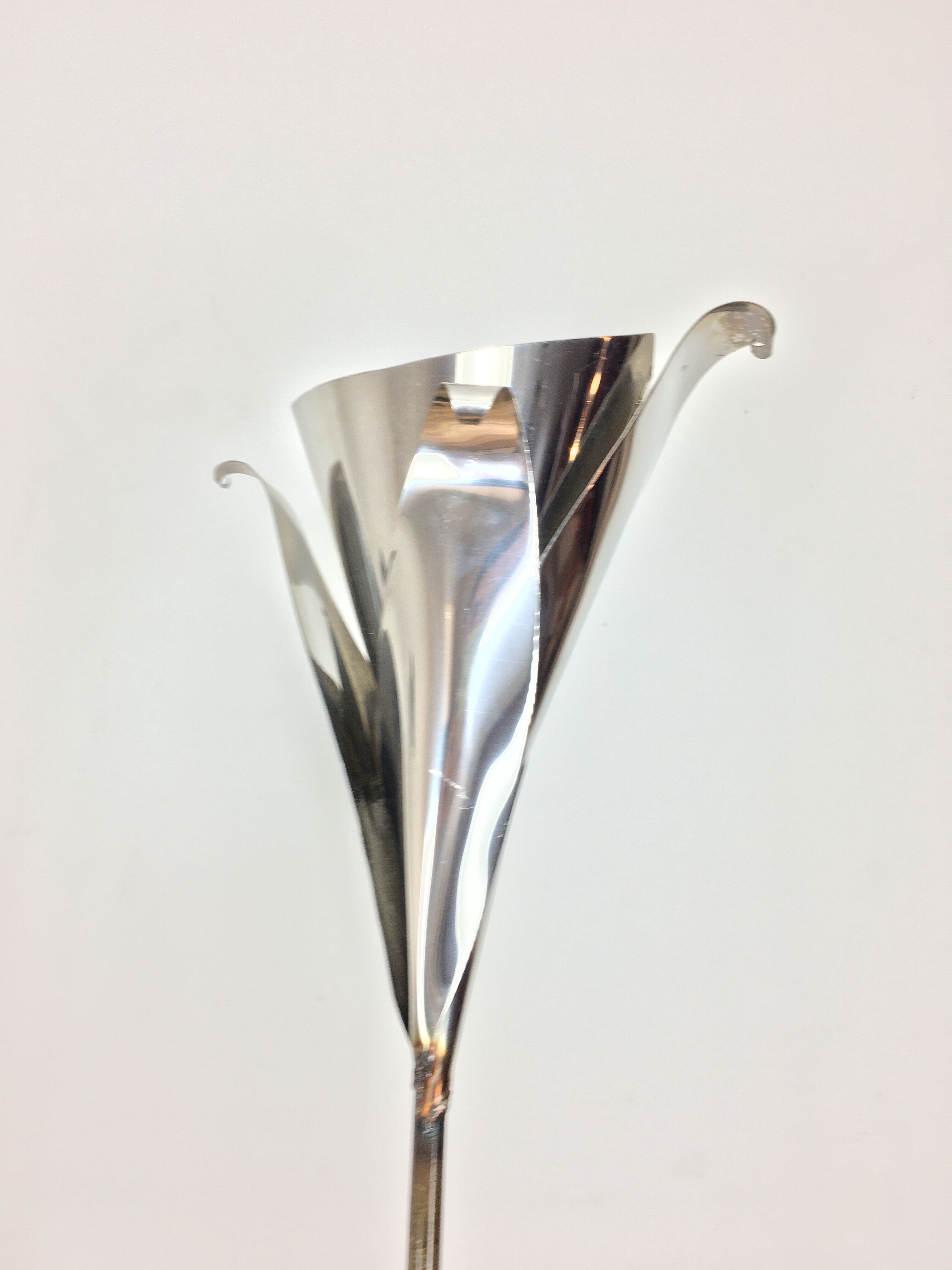 Metallic flower lamppost