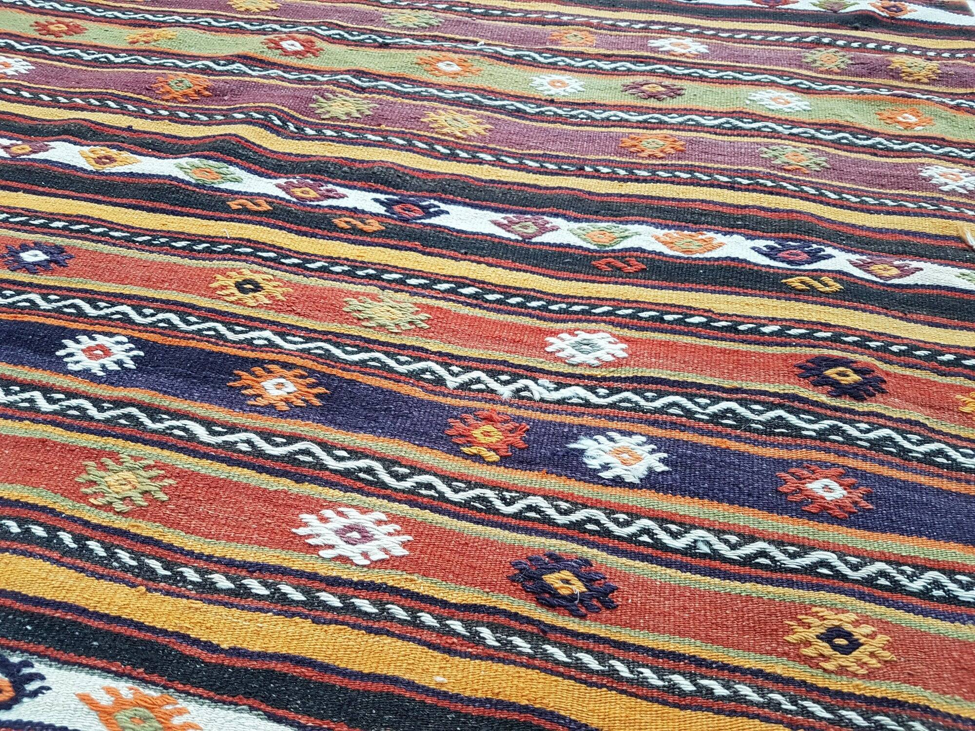 Kilim turc vintage tissé main 136x218 cm