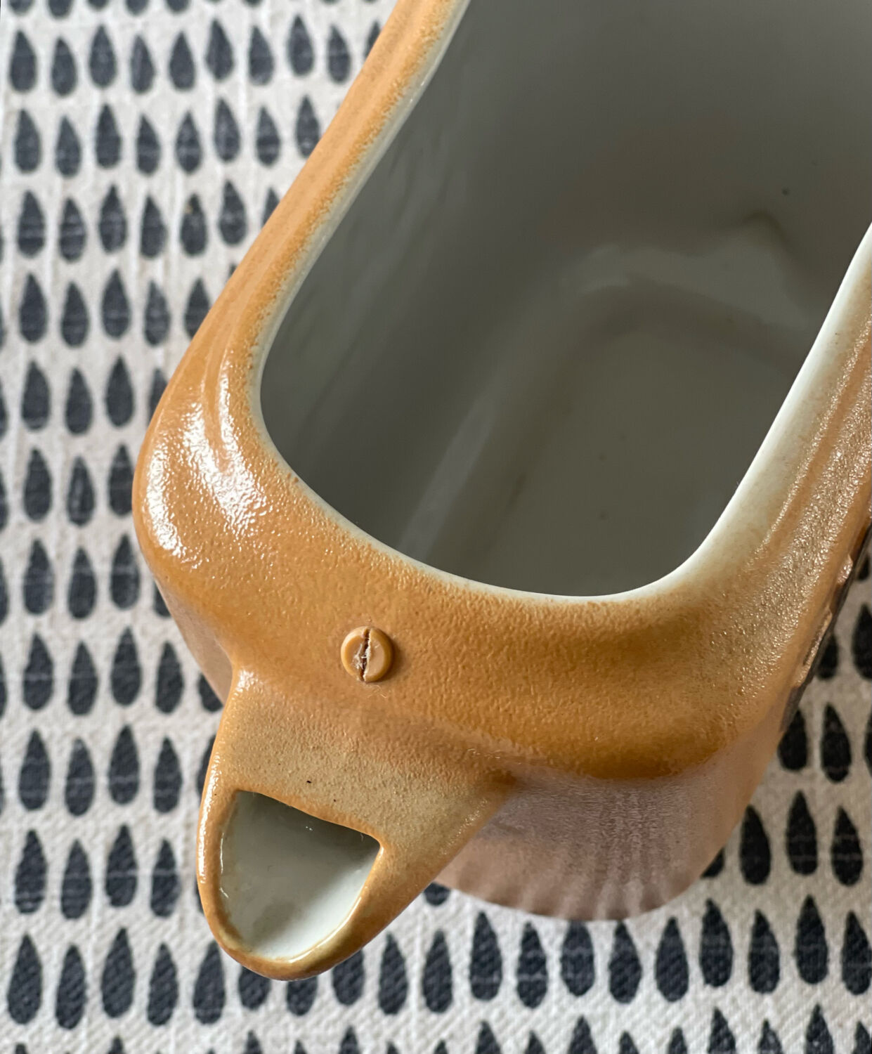 Pitcher in Ricard sandstone