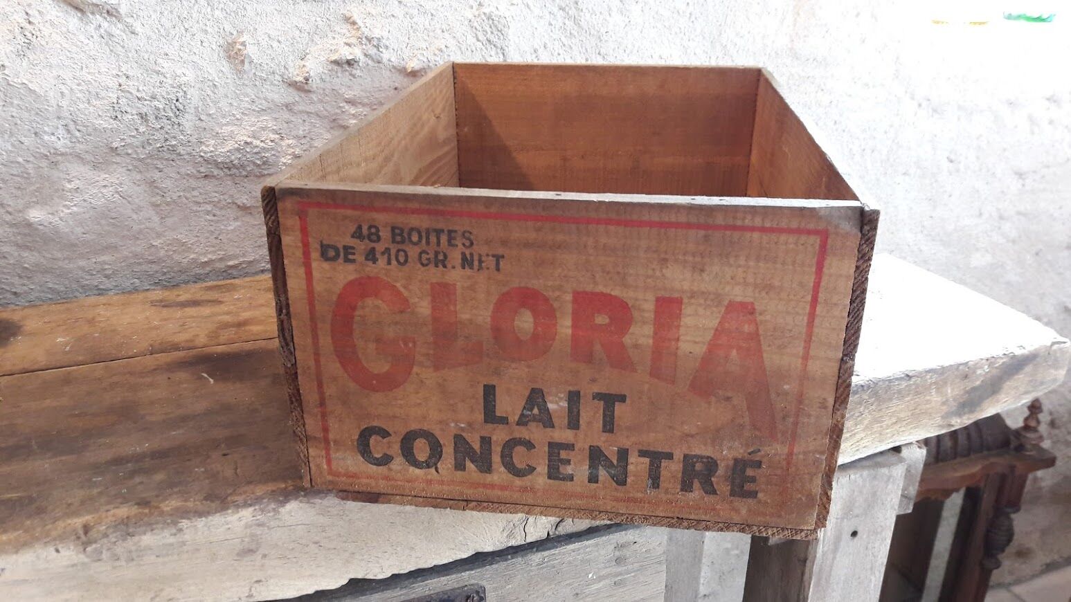 Caisse ancienne en bois Gloria