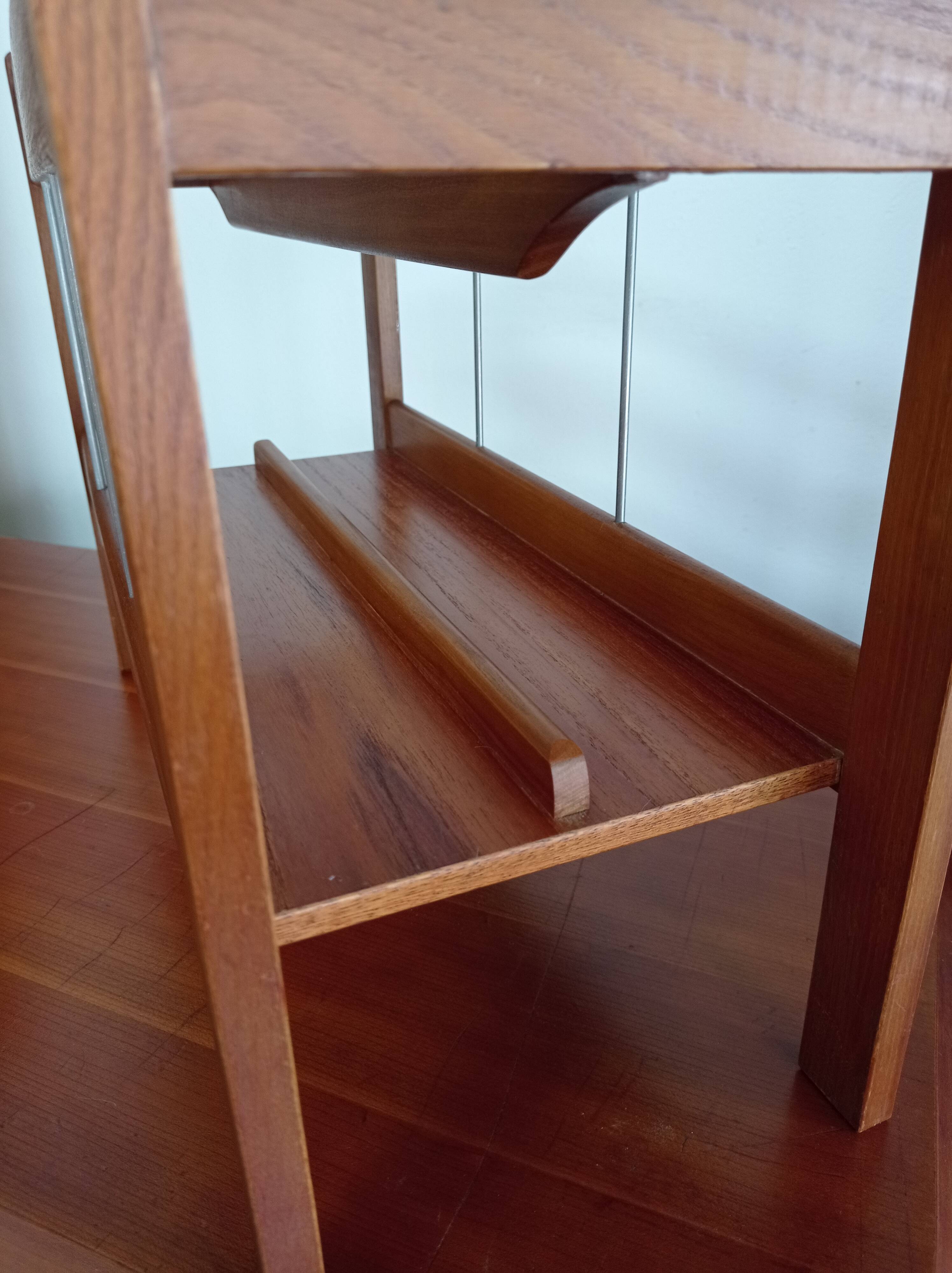Scandinavian magazine holder