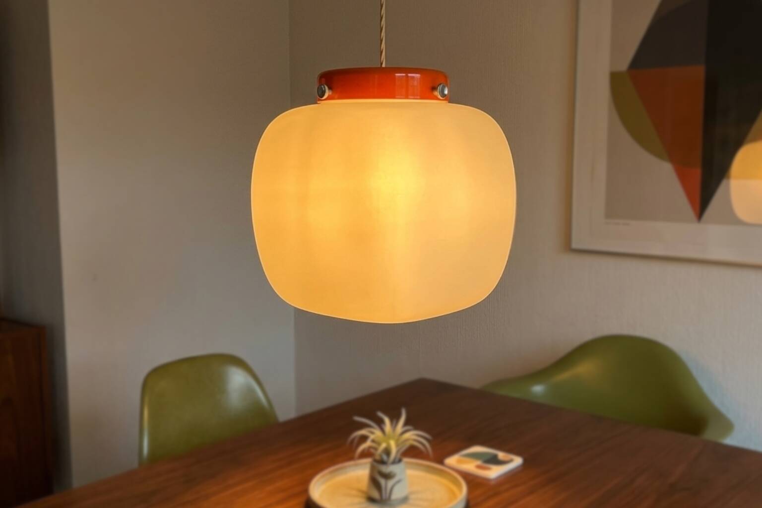 Lampada a Sospensione Vintage Space Age Anni '70 – Vetro Opalino e Arancion