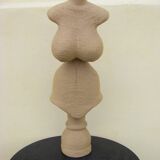 Mannequin bust in natural raffia