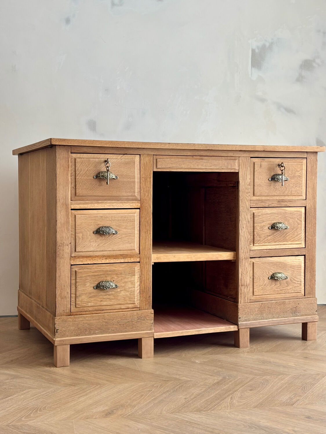 Oak counter