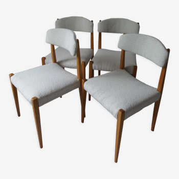 Set de 4 chaises vintages style scandinaves en hêtre et bouclette crème.