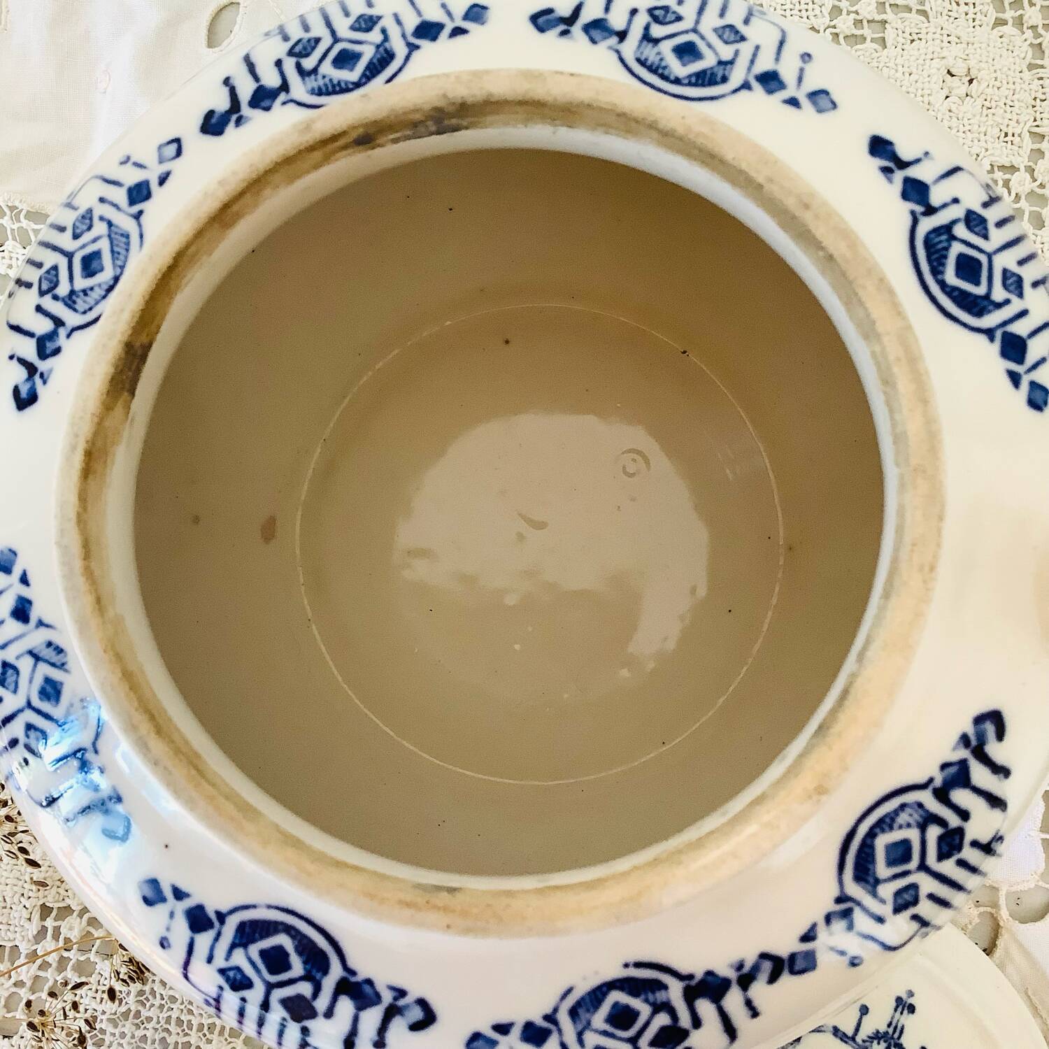 Old Saint Uze teapot