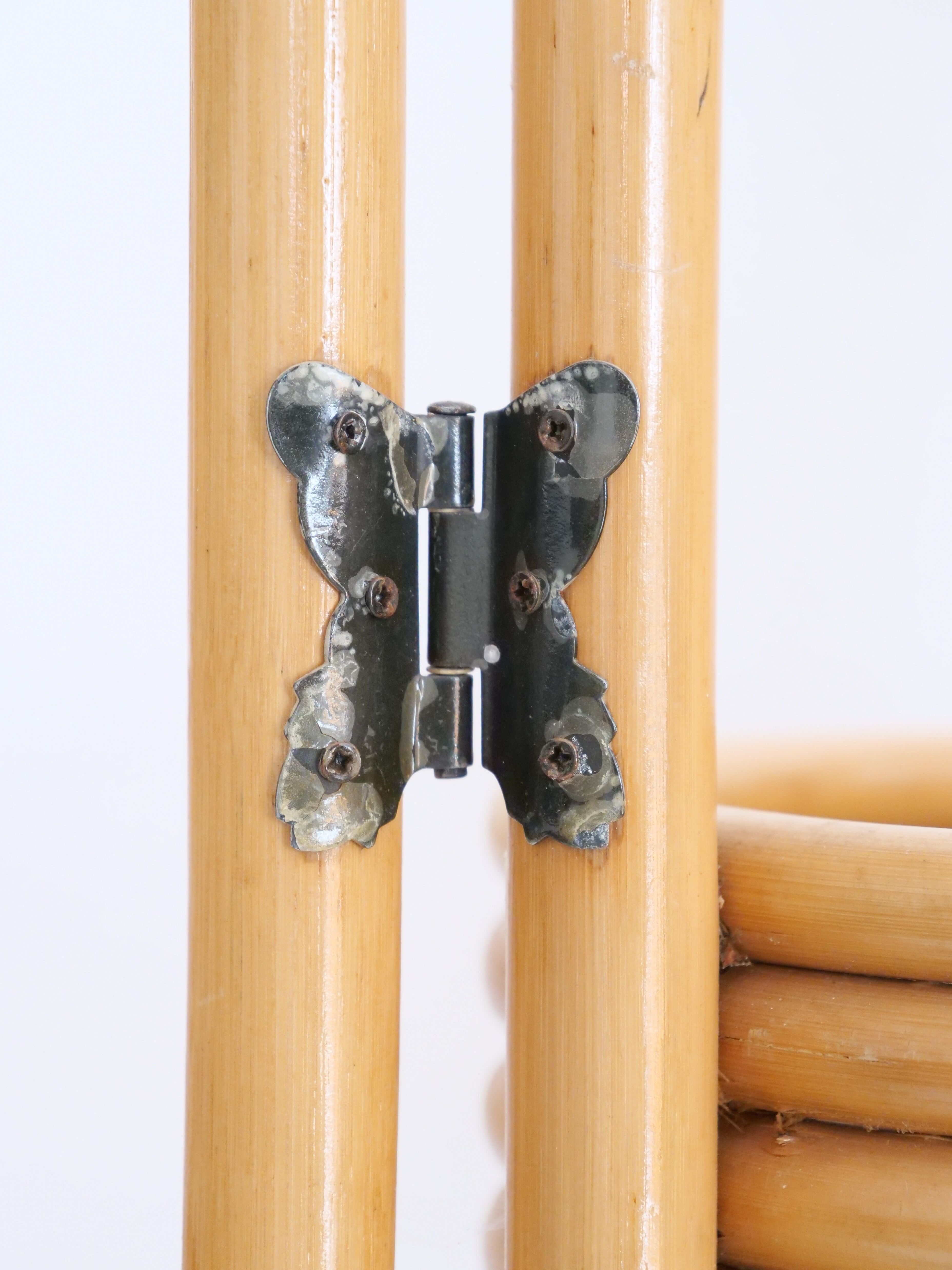 Rattan plant holder
