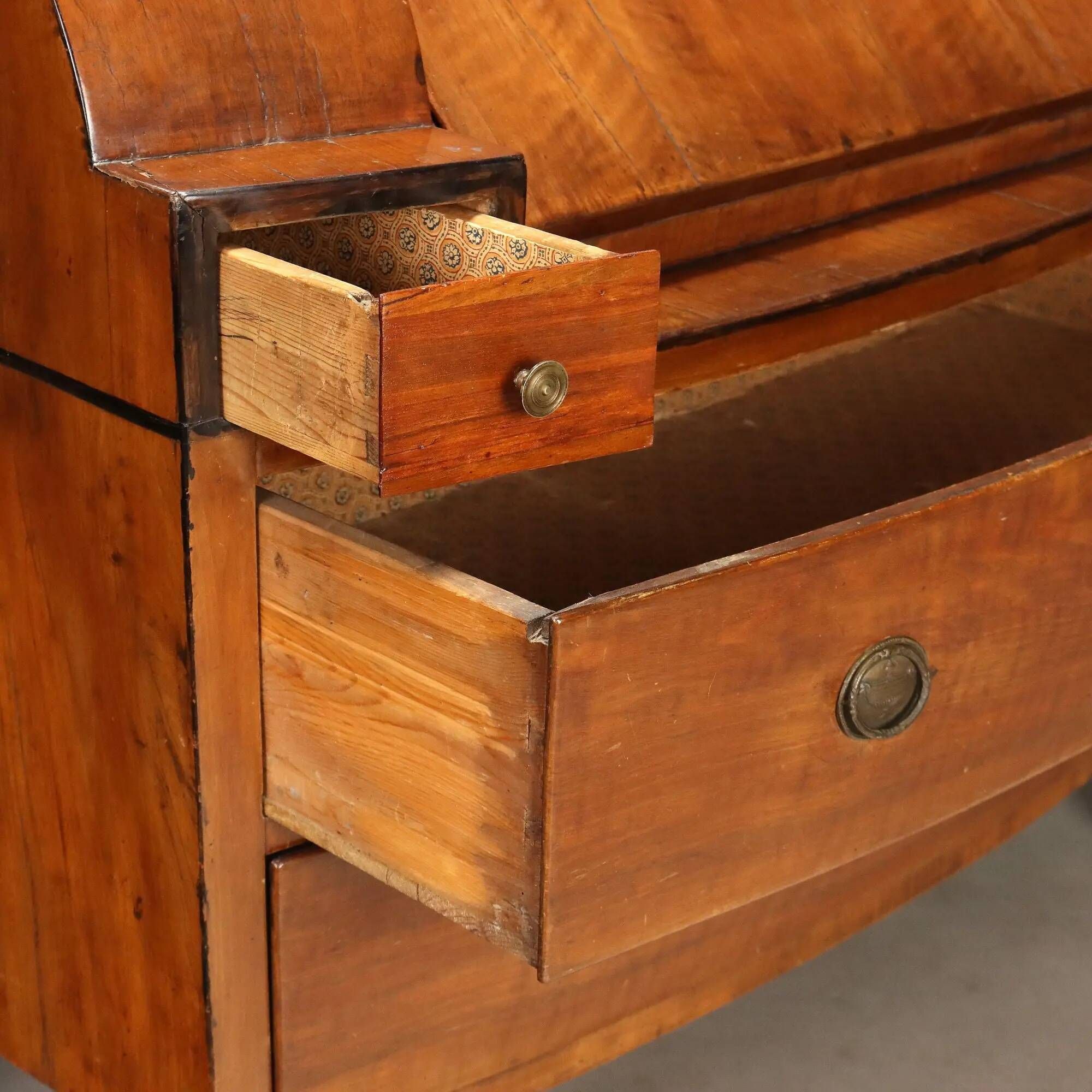 Antique drop-leaf cabinet in walnut, painted ebony wood, 19th century.