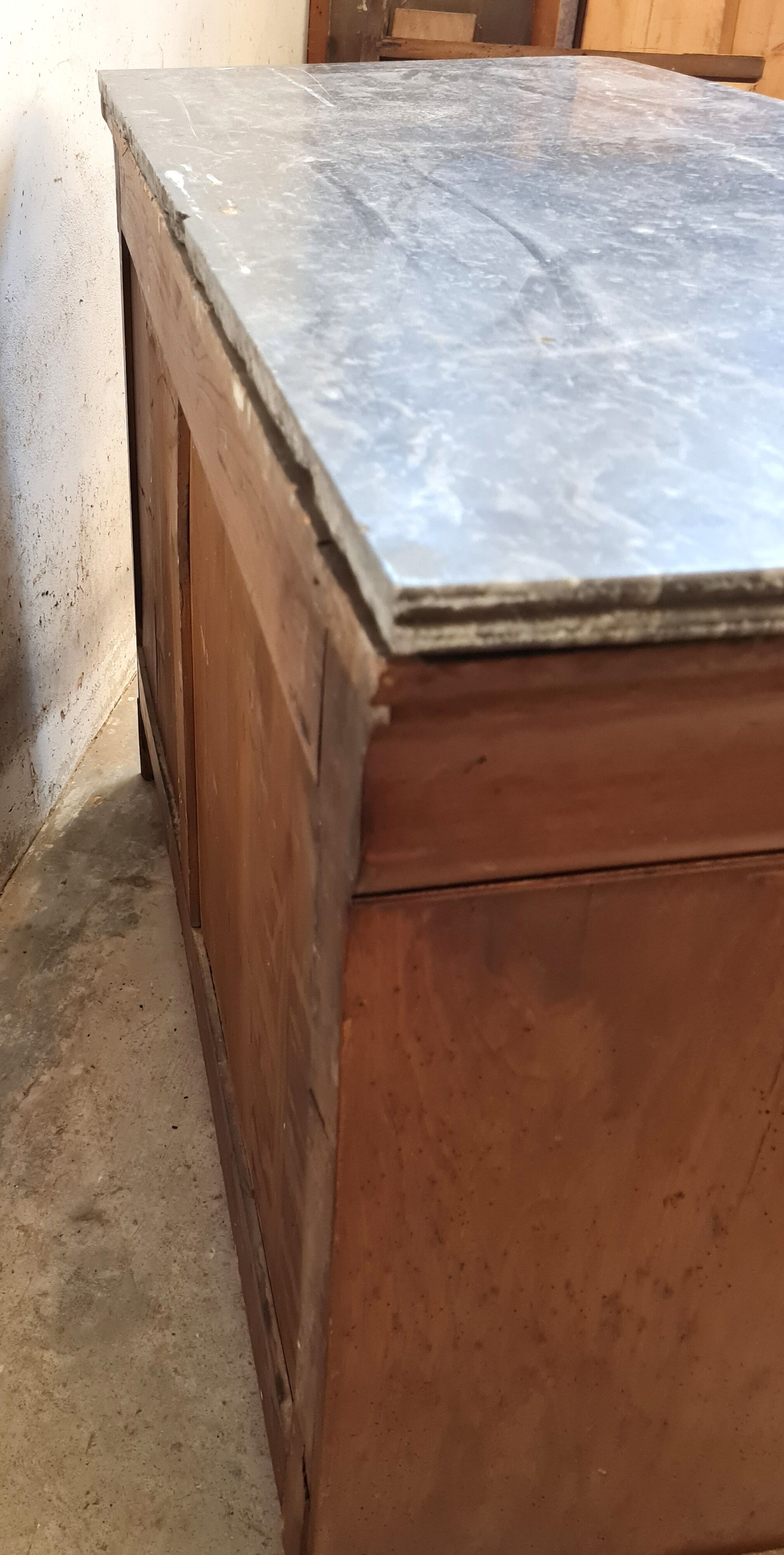 Louis Philippe period chest of drawers in walnut around 1830