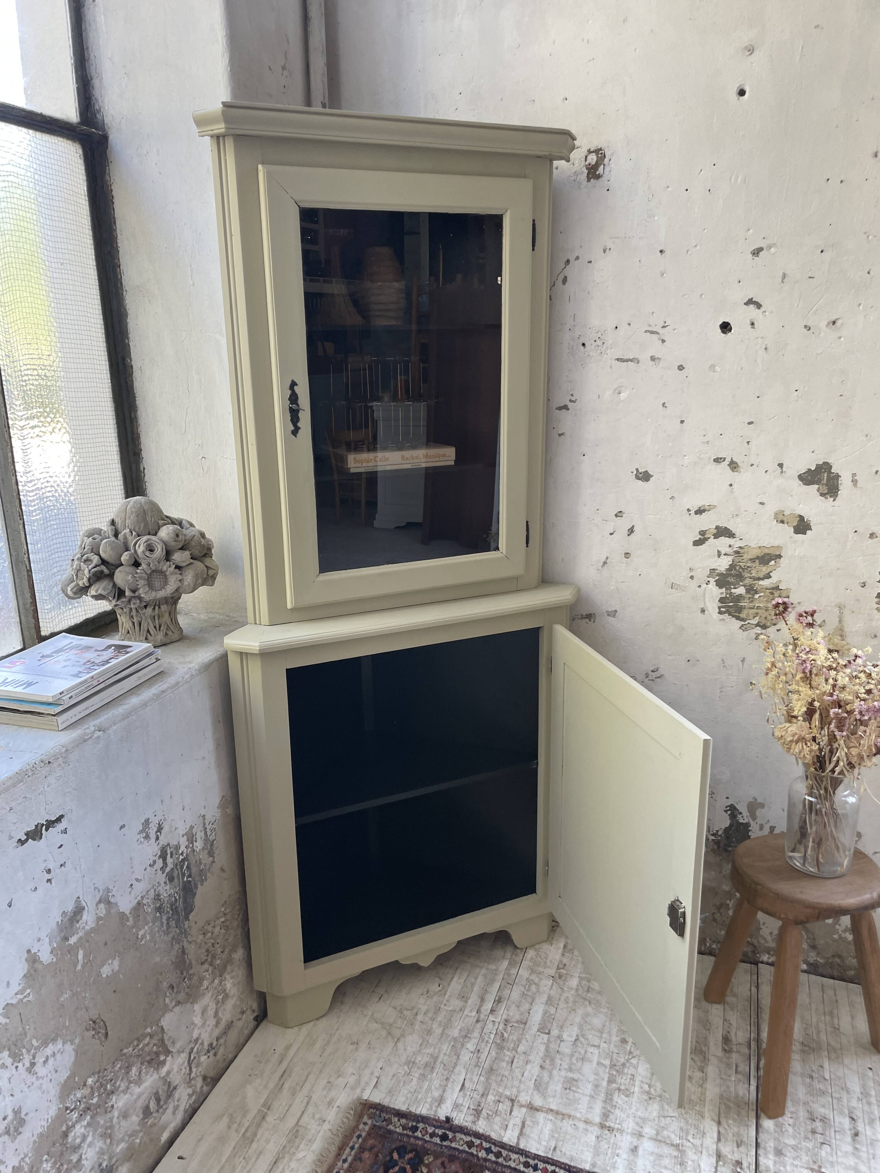 Corner display cabinet from the 1950s