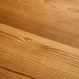 Longue table en pin canadien avec pieds noirs