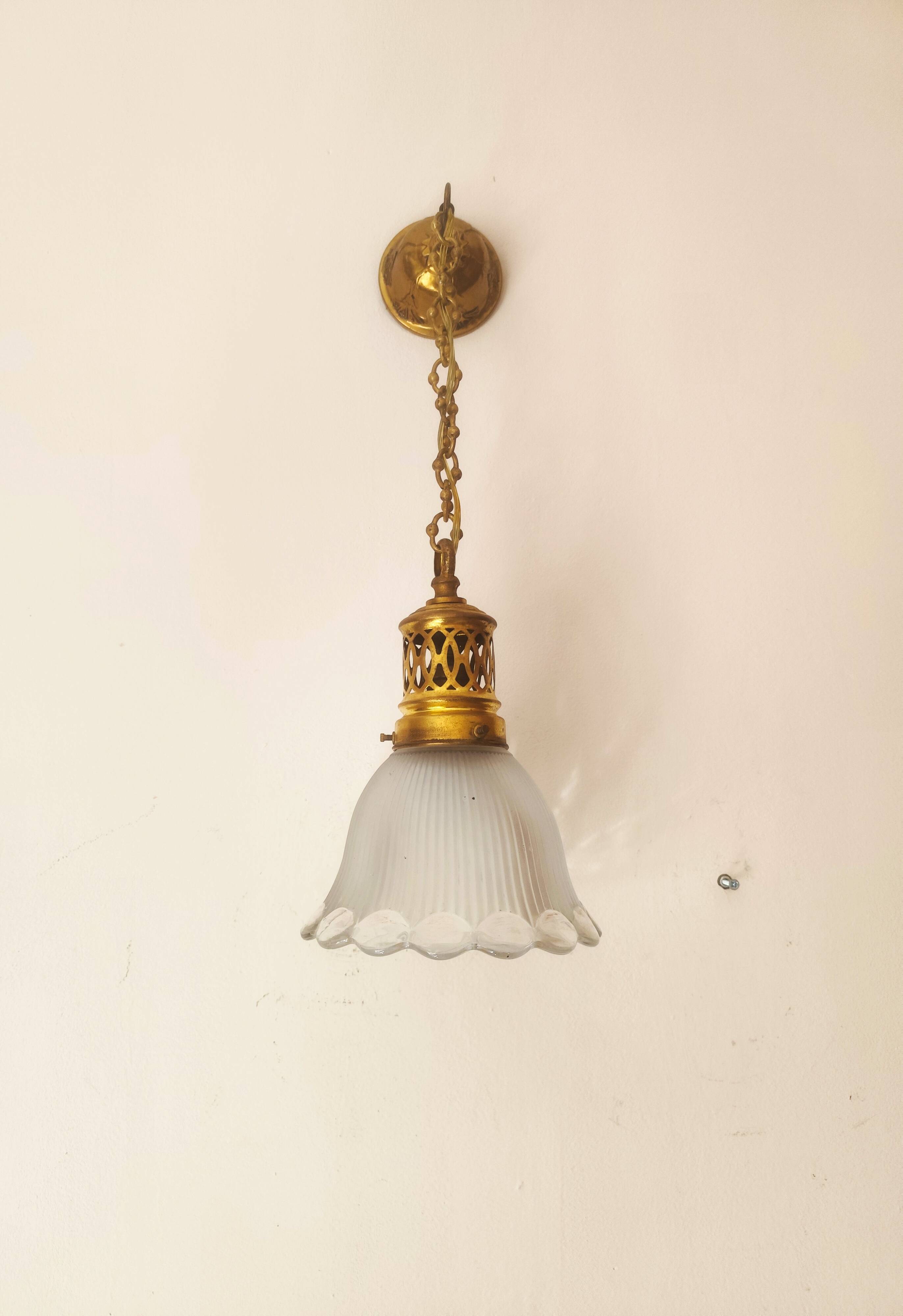 Suspension  de style art nouveau 1900 en laiton - tulipe en verre dépoli