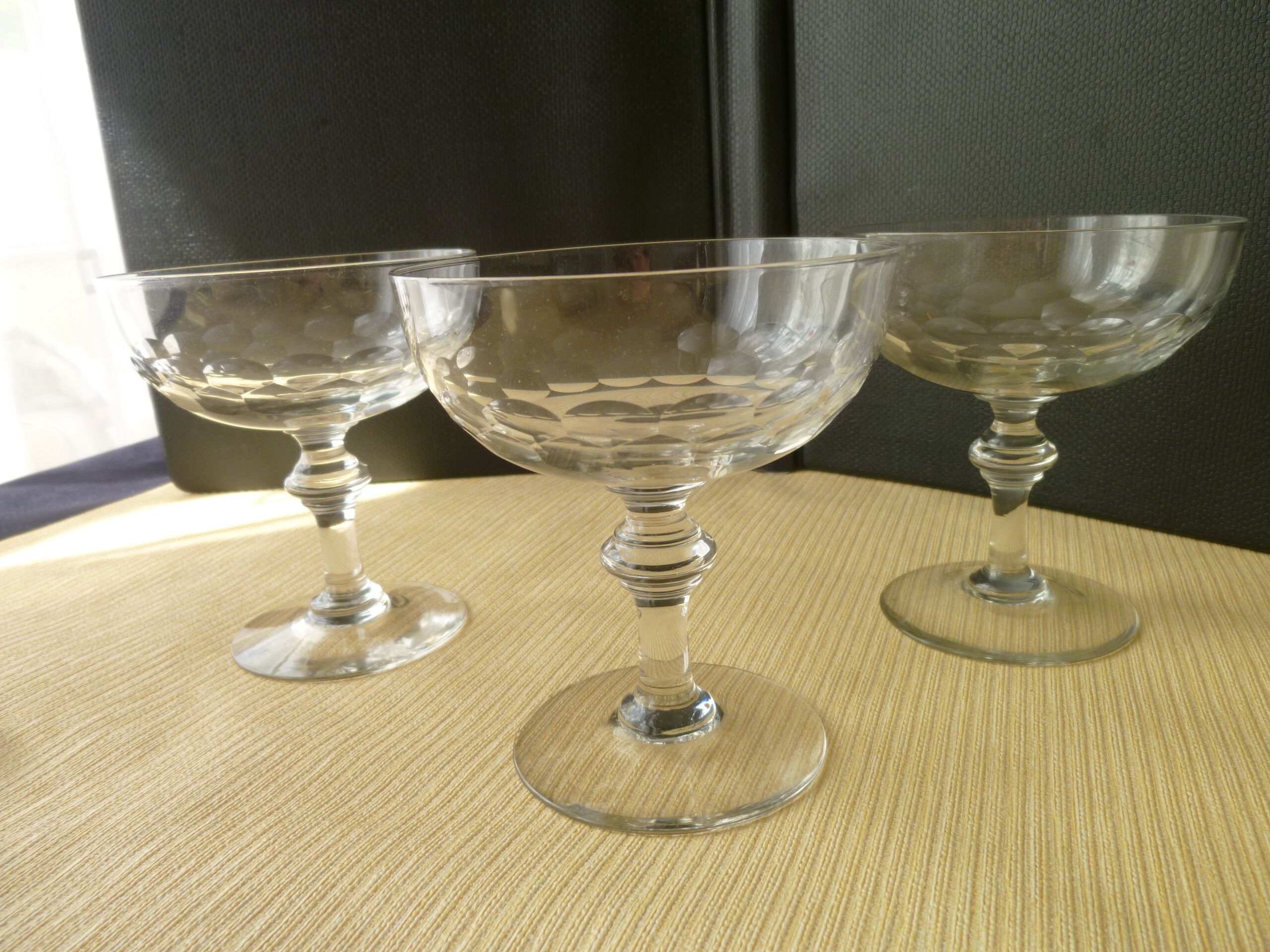 Set de 3 coupes à champagne en cristal décor à facettes