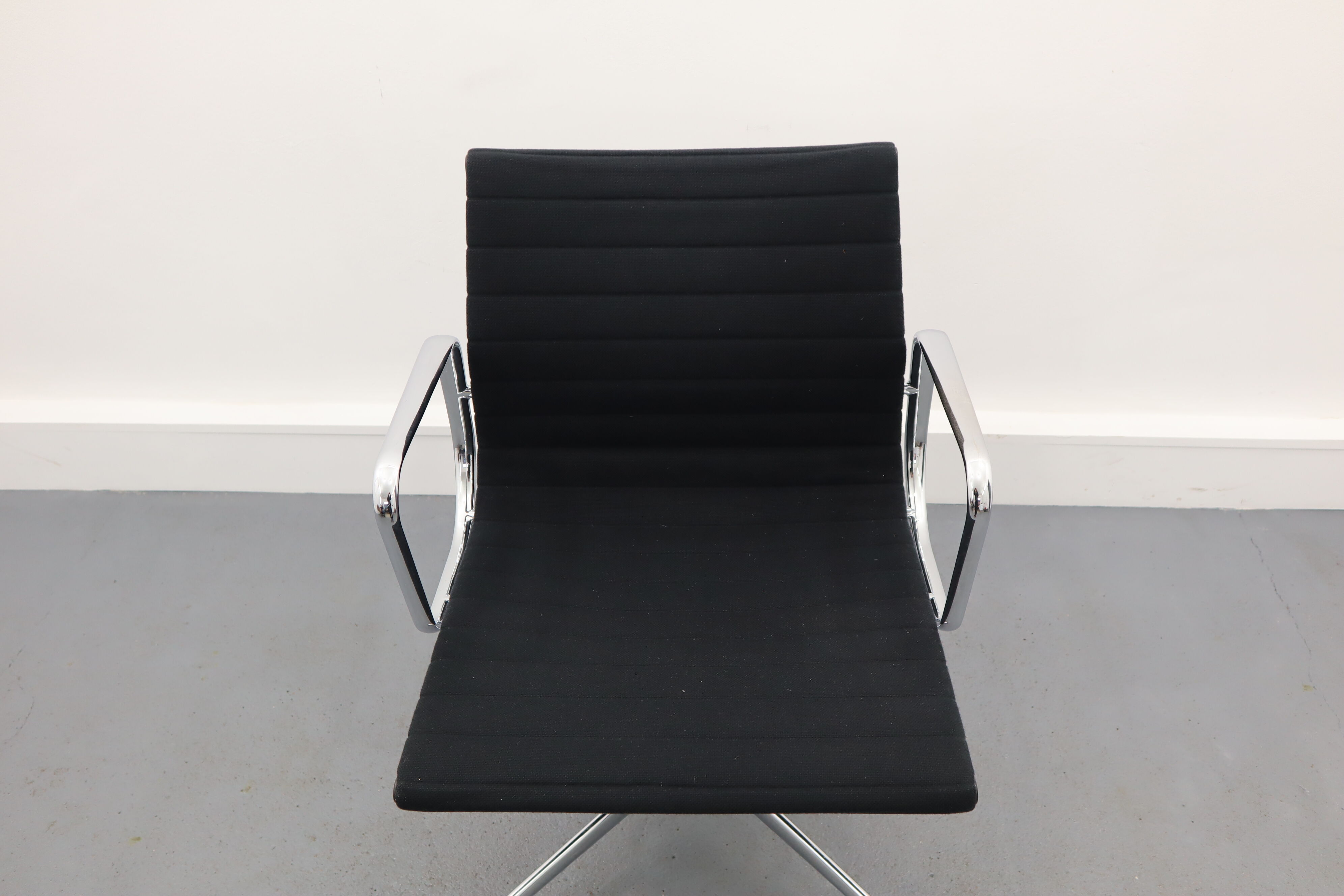 EA 108 Swivel office armchair by Charles & Ray Eames for Vitra, 1990s