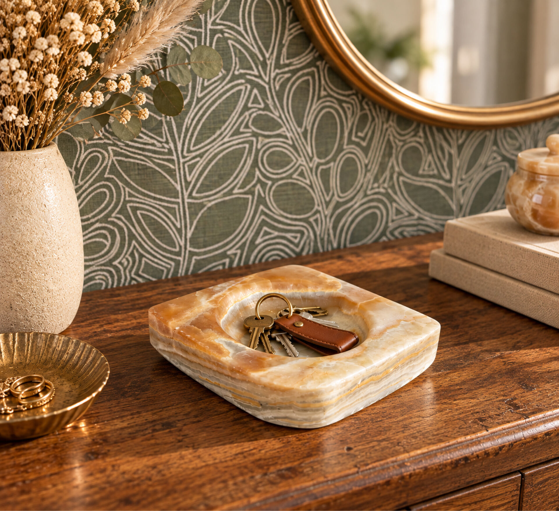 Vintage onyx catchall – Honey and cream tones