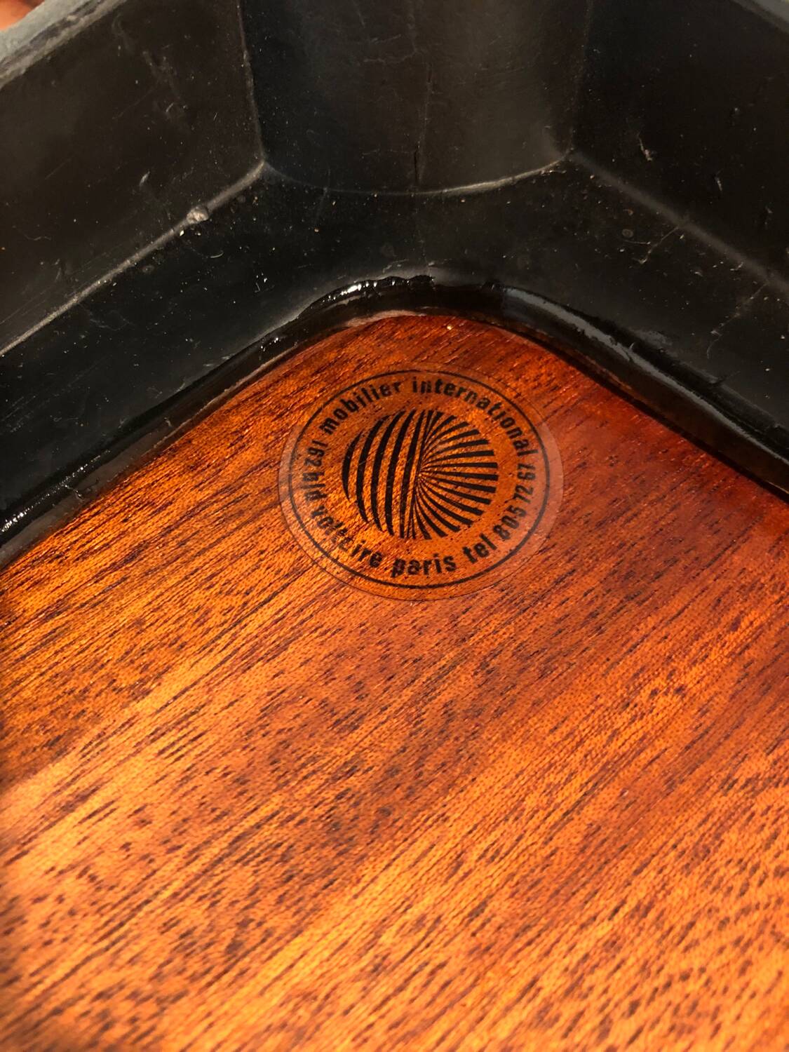 Round table by Eames for Mobilier International 1970