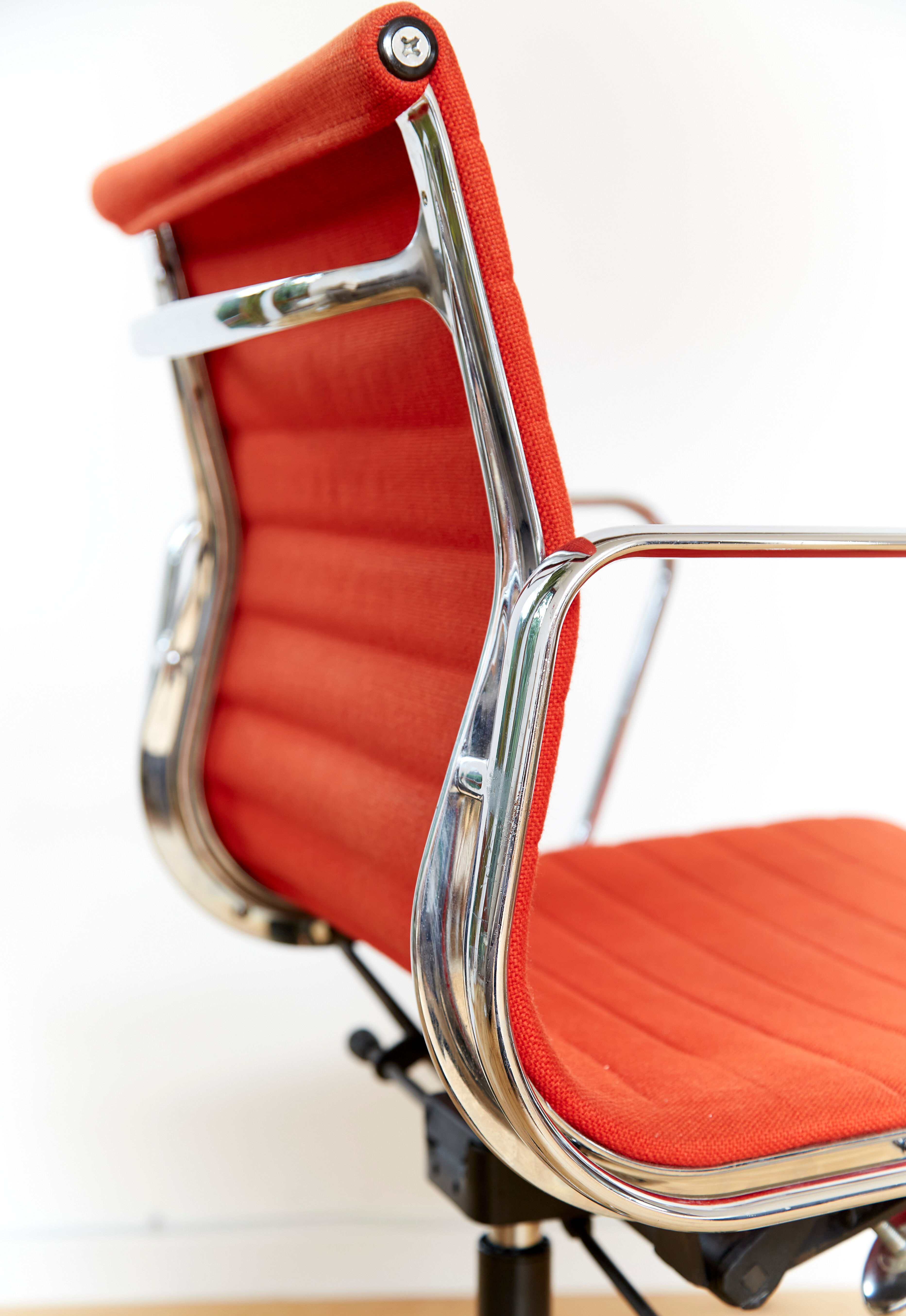 Charles & Ray Eames Bürostuhl office chair EA 117 for Vitra