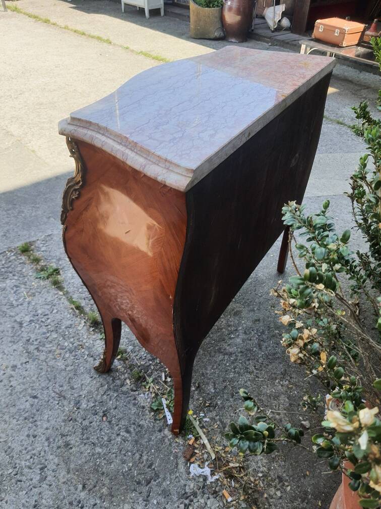 Marquetry chest of drawers