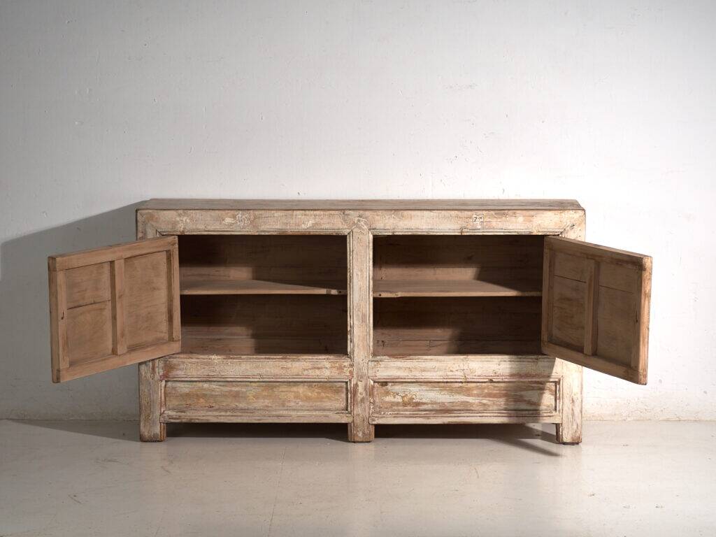 Buffet ancien peint en bois de pin – Chine, vers 1900