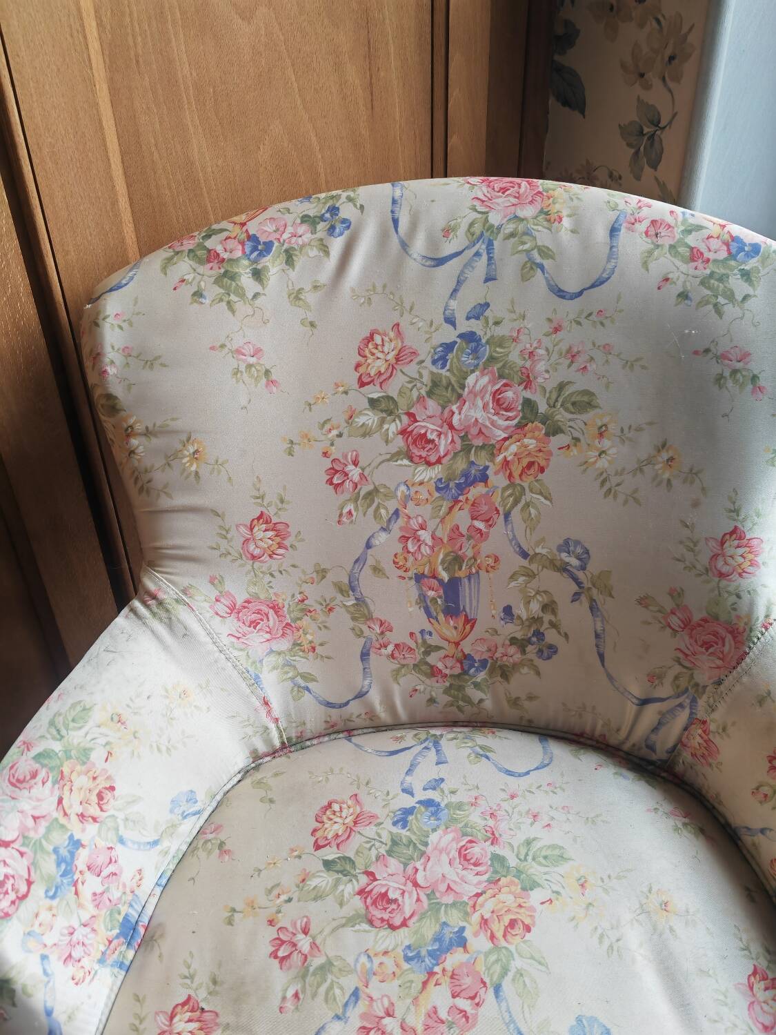 Small flowery armchair